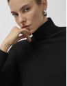 Jersey cuello cisne en punto fino de lana negro | Roberto Verino