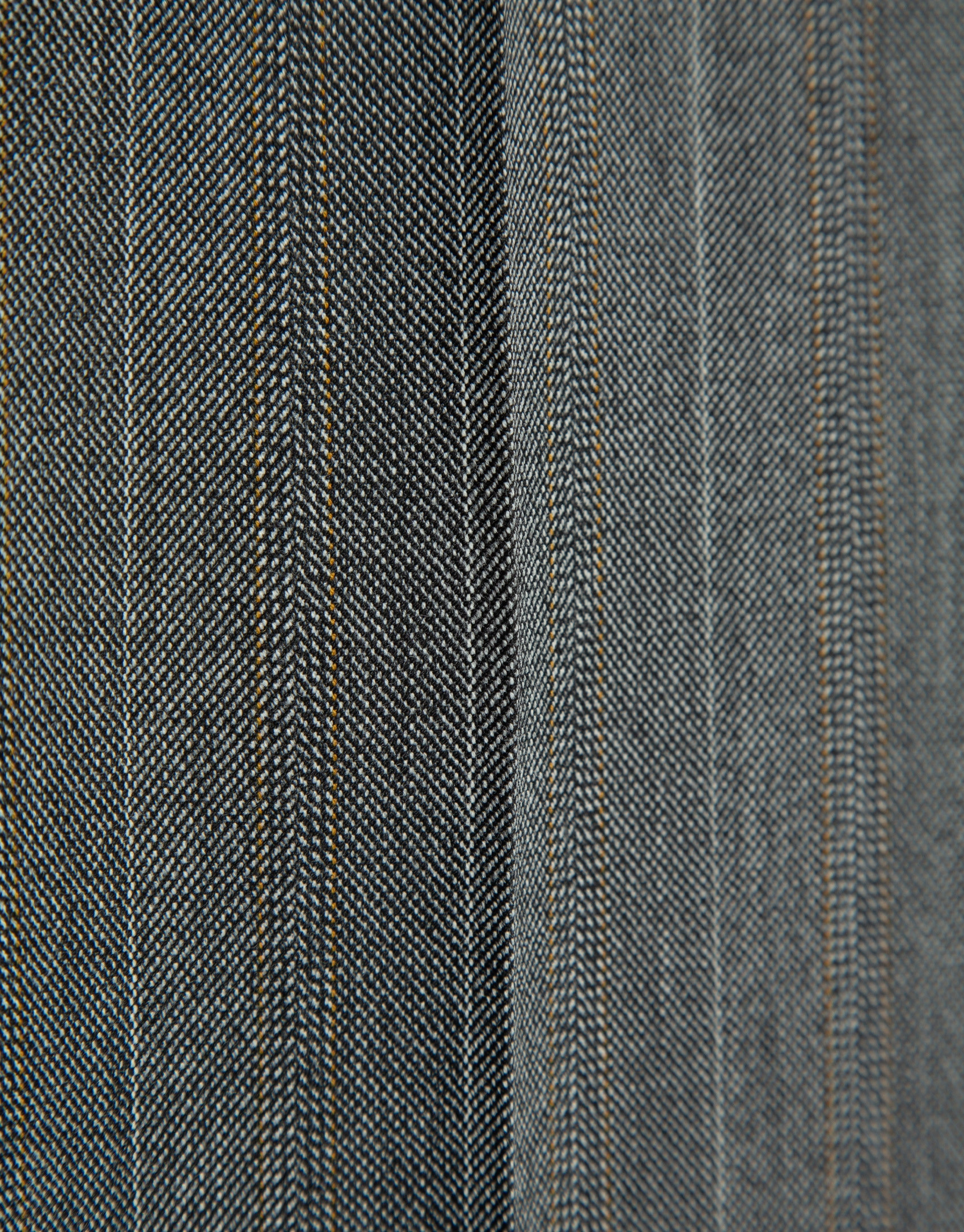 Pantalón recto espiga gris con perfil cámel | Roberto Verino