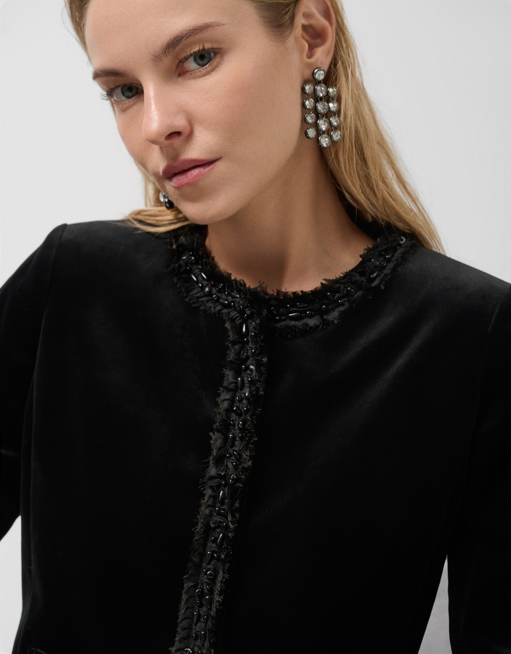 Chaqueta corta terciopelo negro - AVANCE OI25 | Roberto Verino