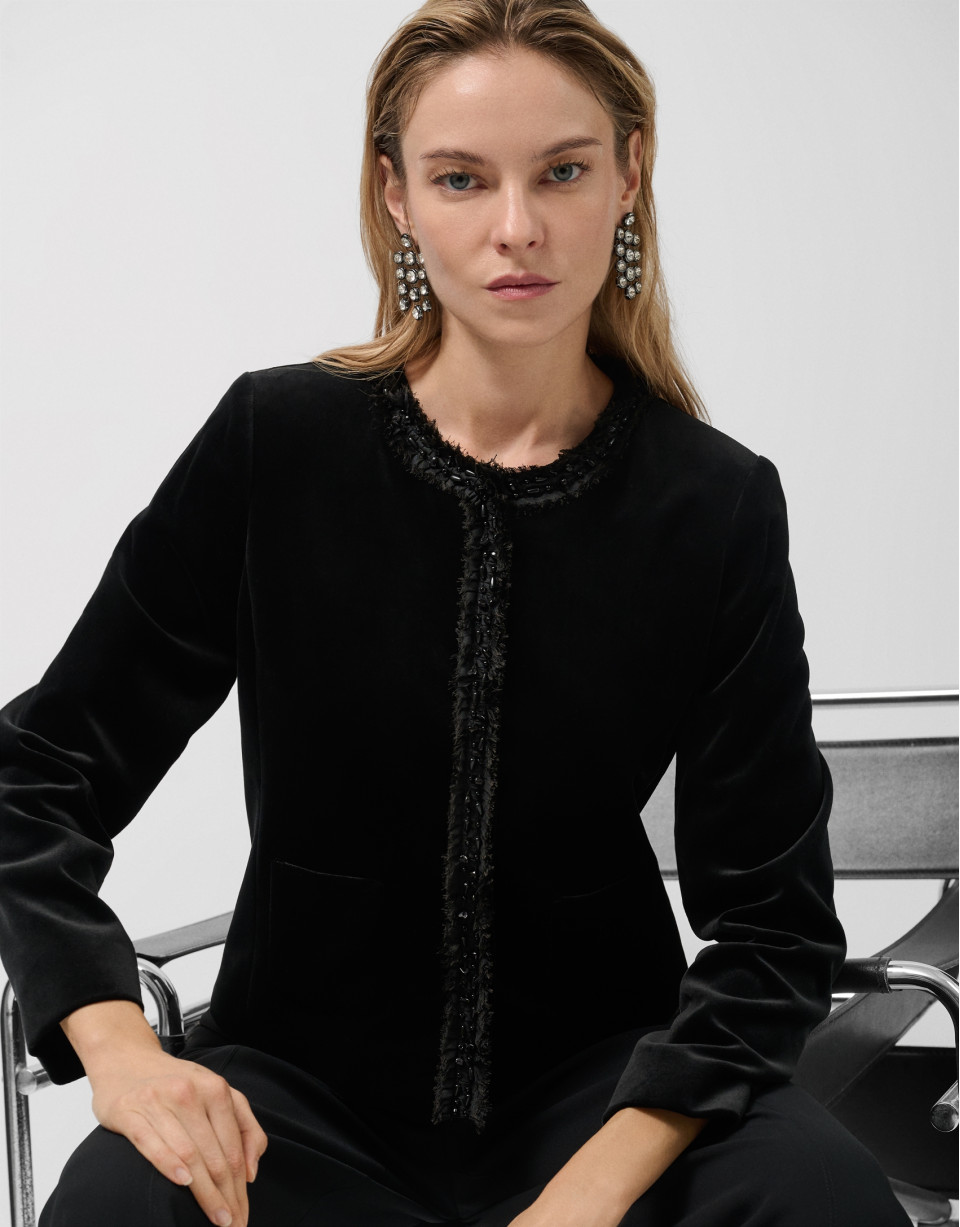 Chaqueta corta terciopelo negro - AVANCE OI25 | Roberto Verino