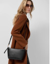 Megan Messenger black leather shoulder bag | Roberto Verino