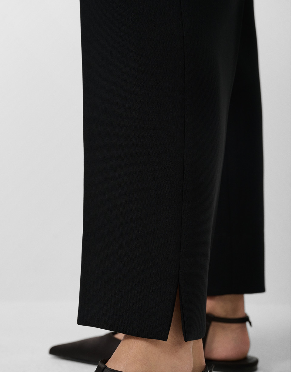 Black crepe straight pants - Woman - AW2025 | Roberto Verino