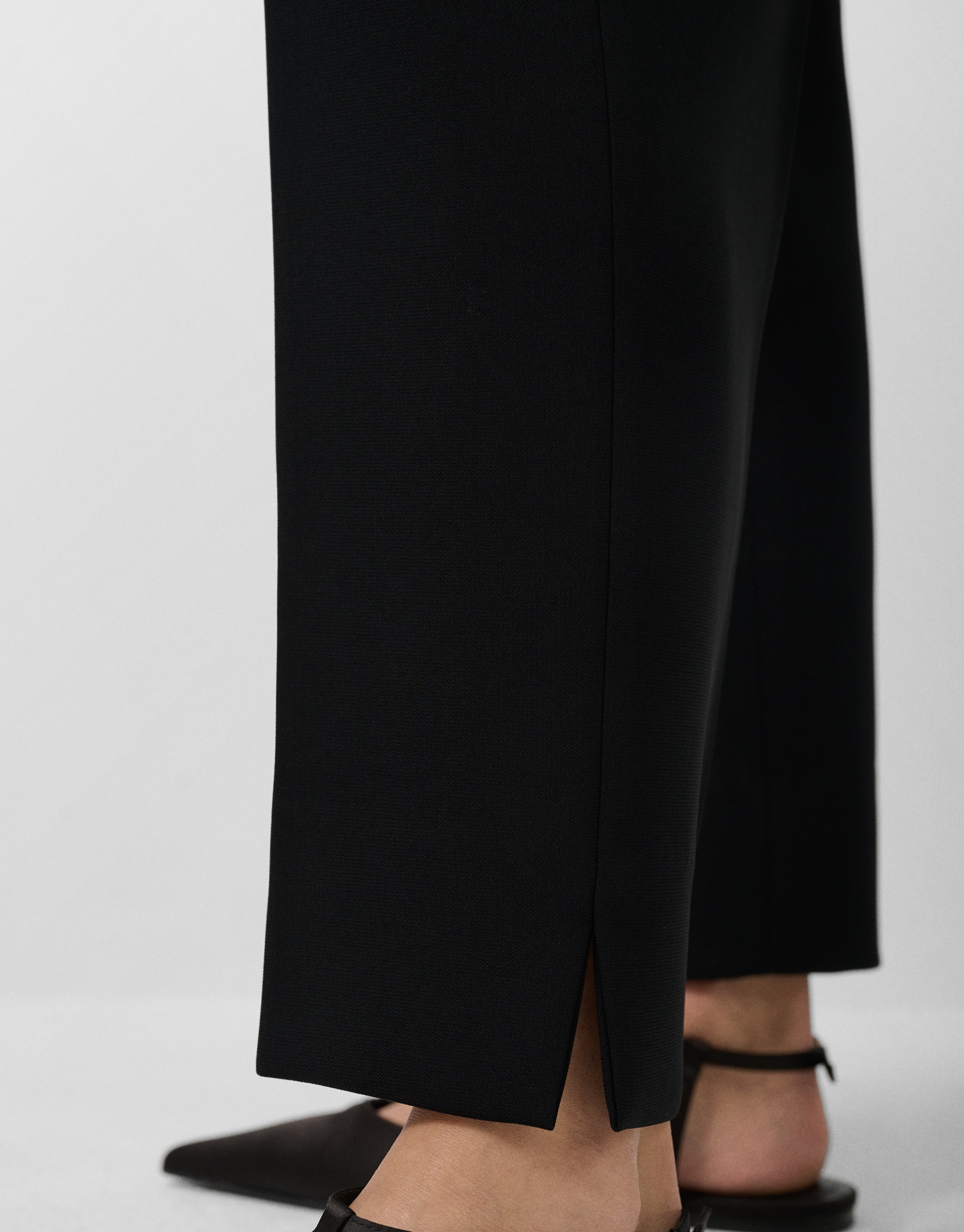 Pantalón recto crepé negro - Mujer - OI2025 | Roberto Verino