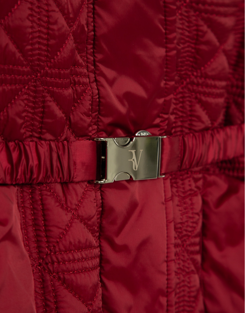 Red quilted short down jacket with fur collar | Roberto Verino