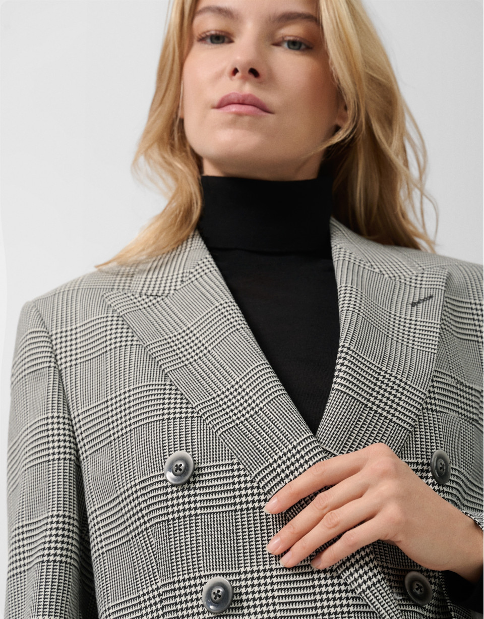 Black and white Welsh plaid double-breasted coat | Roberto Verino