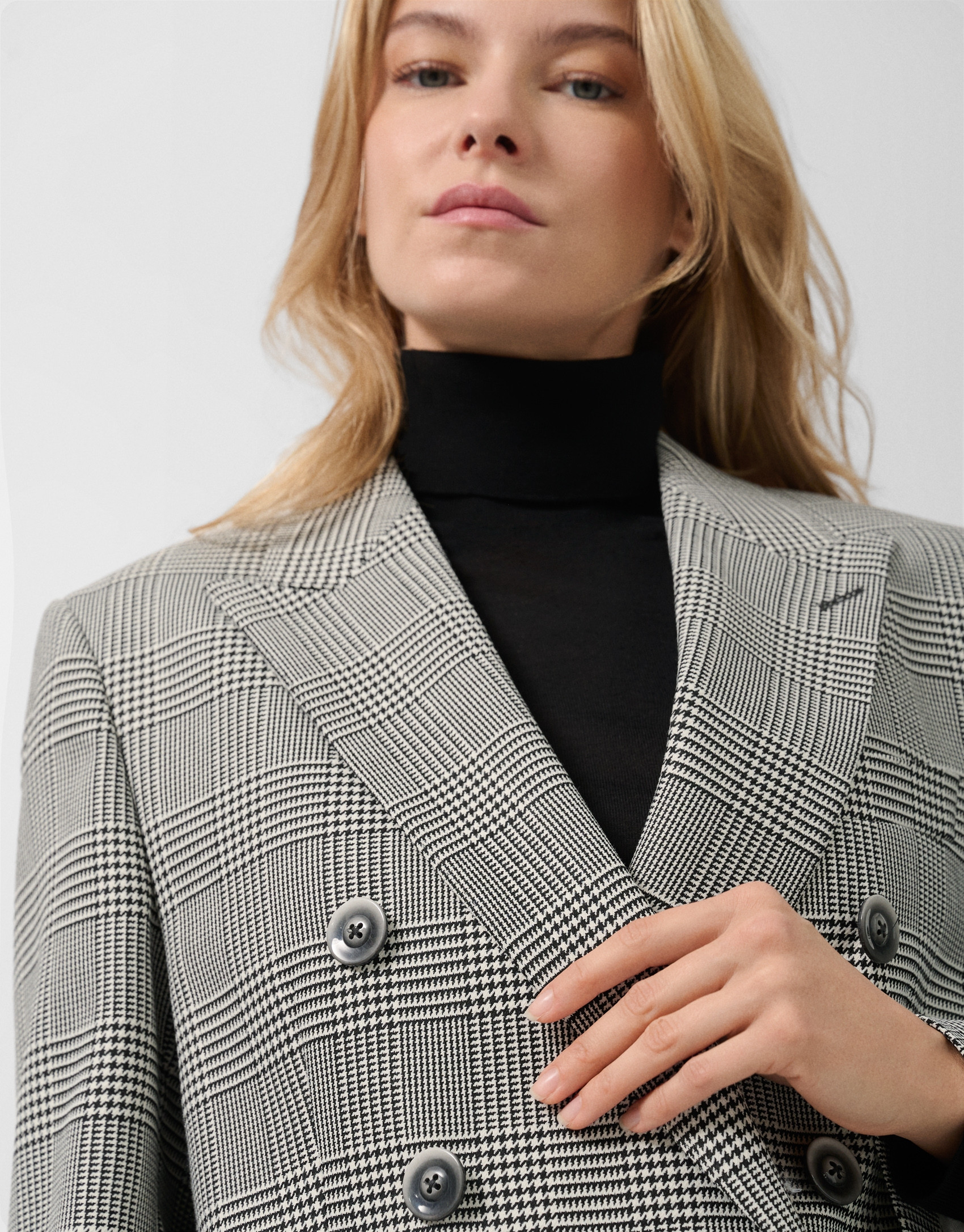 Black and white Welsh plaid double-breasted coat | Roberto Verino