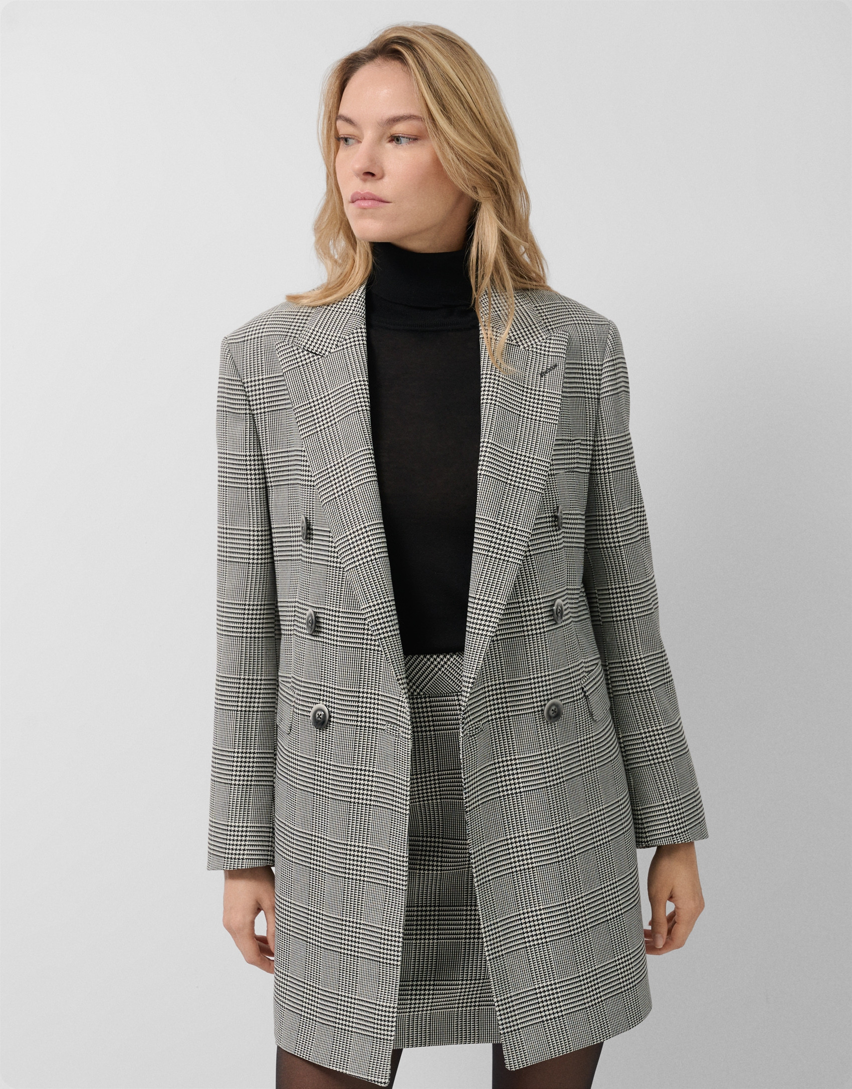Black and white Welsh plaid double-breasted coat | Roberto Verino