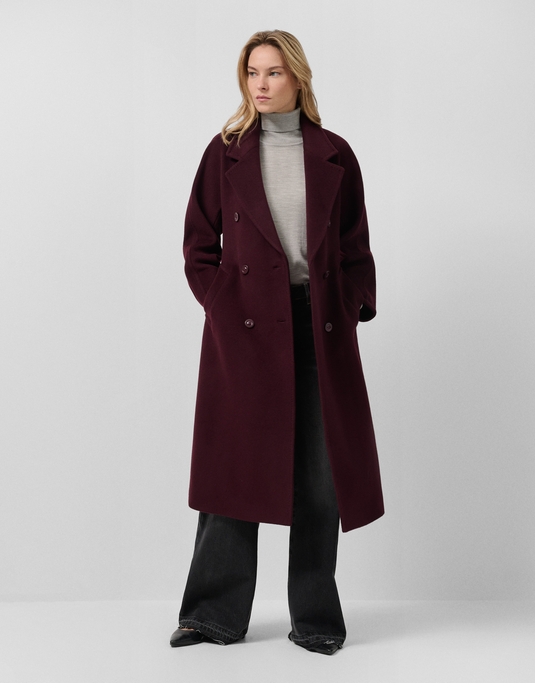 Long aubergine-coloured double-breasted coat | Roberto Verino