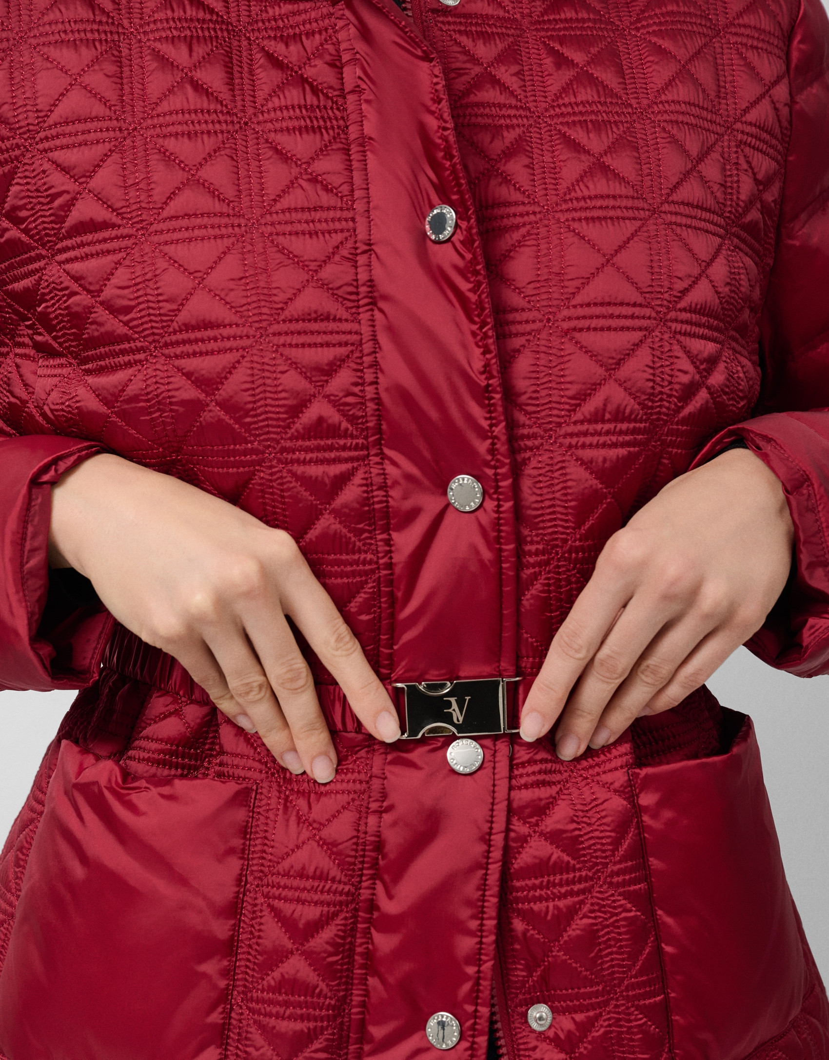 Red quilted short down jacket with fur collar | Roberto Verino