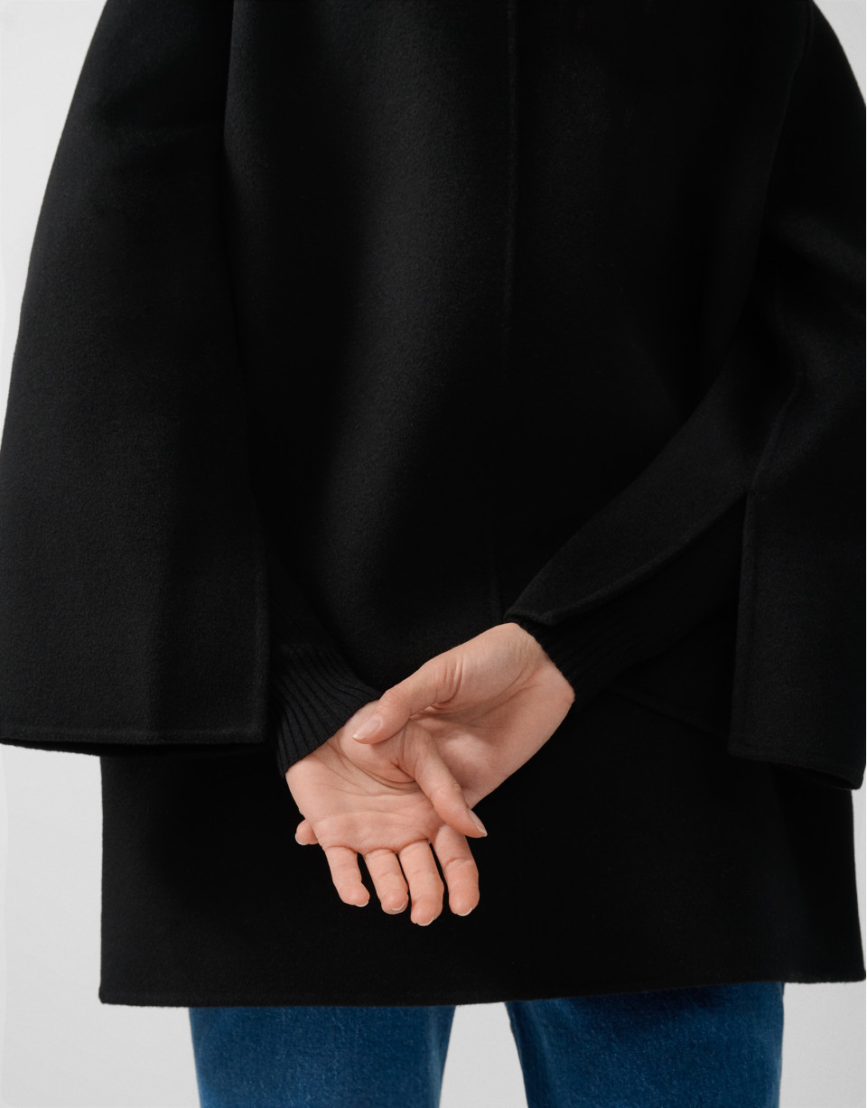 Short three-quarter length double-faced black... | Roberto Verino