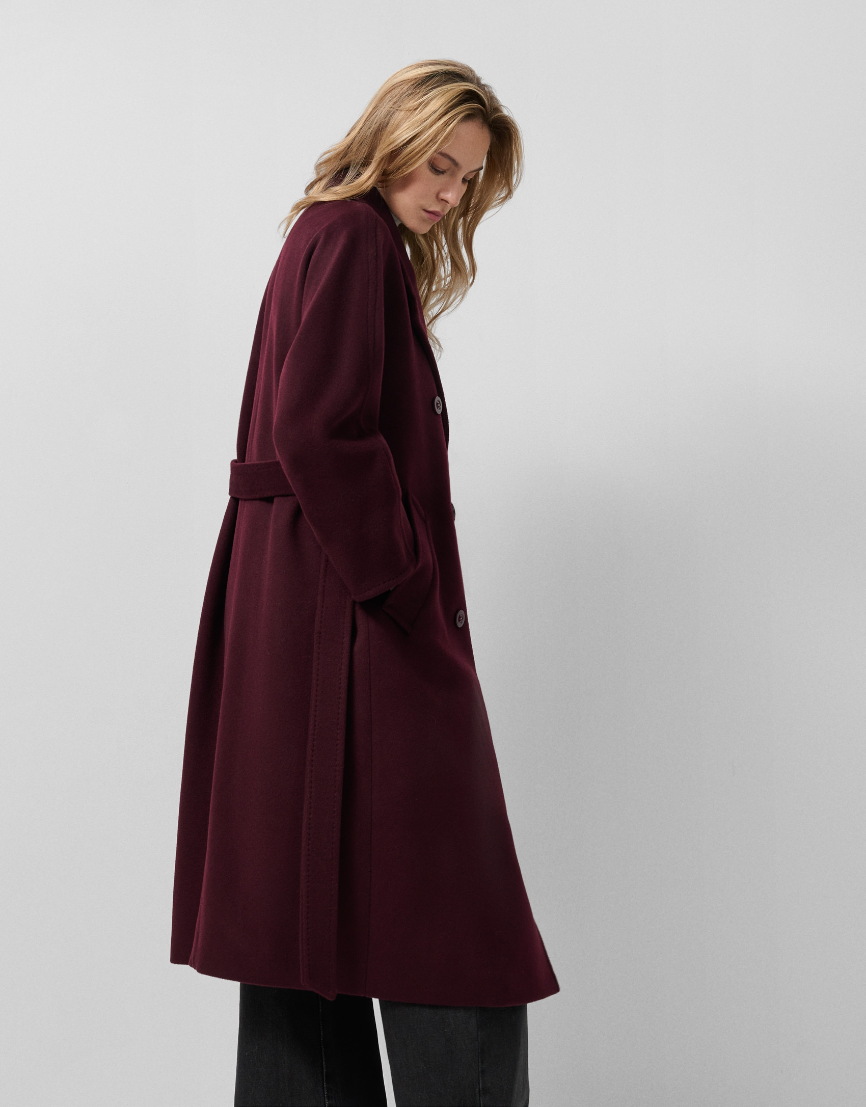 Long aubergine-coloured double-breasted coat | Roberto Verino