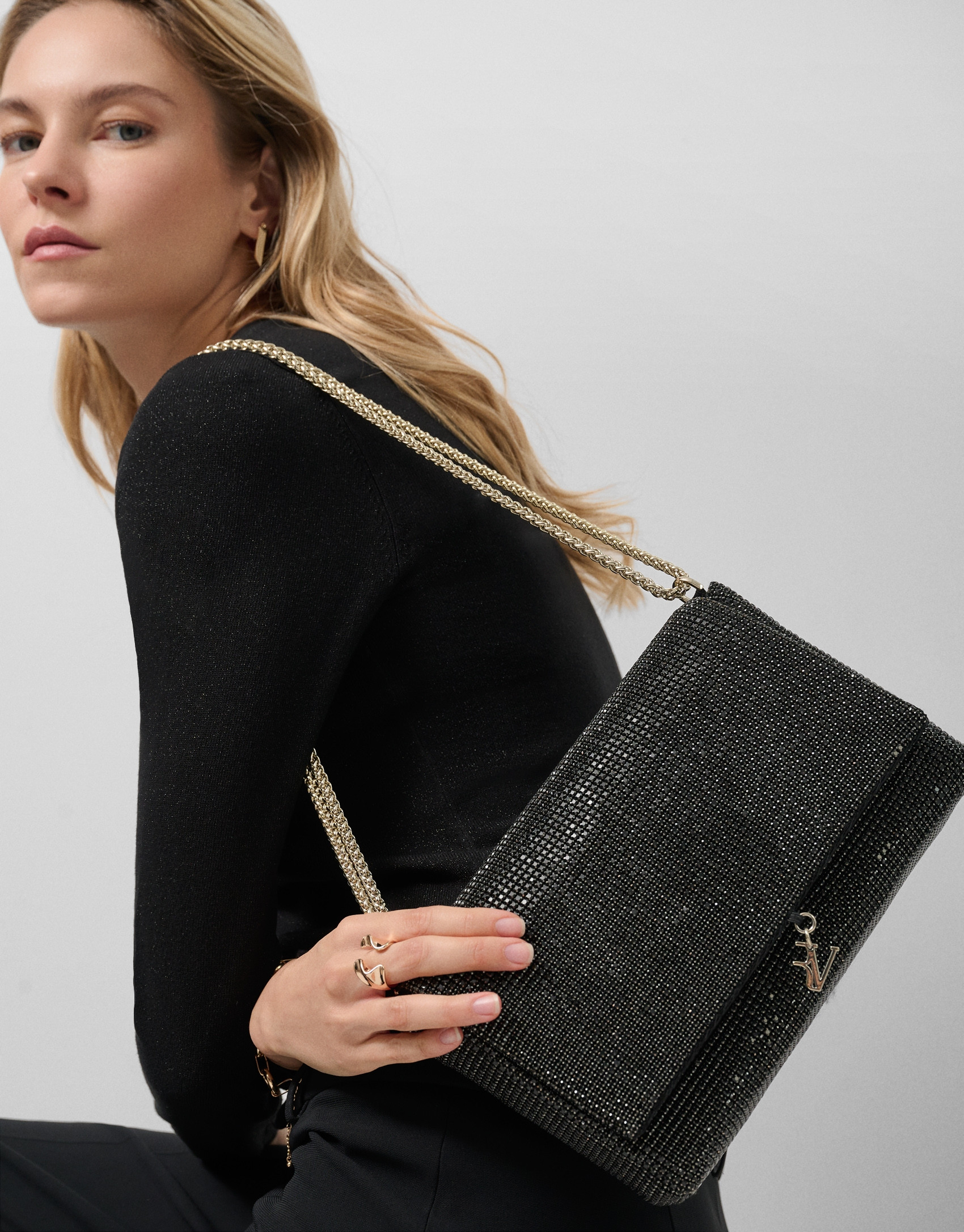 Aretha Maxi Black clutch bag - Woman - SS2026 | Roberto Verino