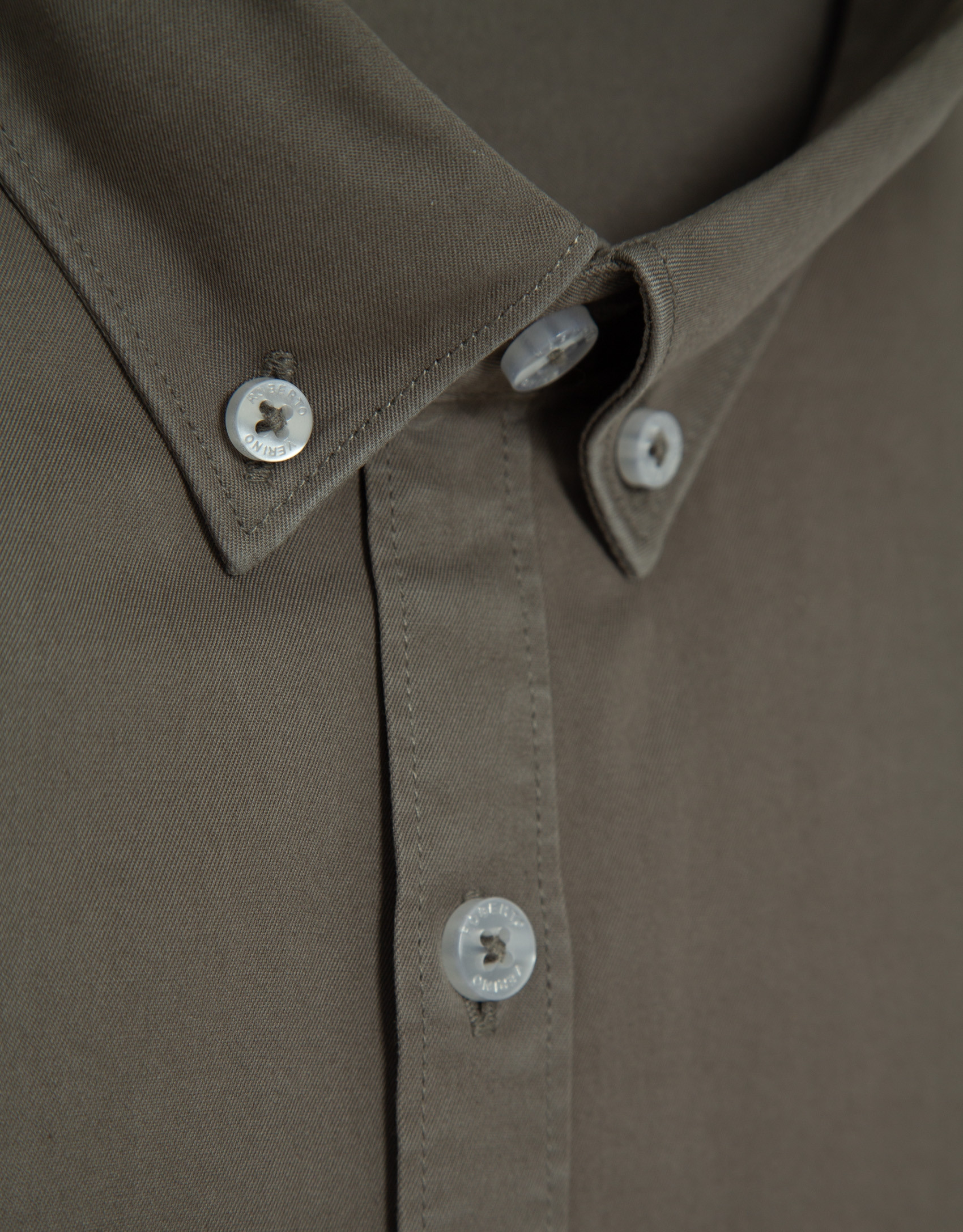 Camisa sport regular tintada caqui - Hombre | Roberto Verino