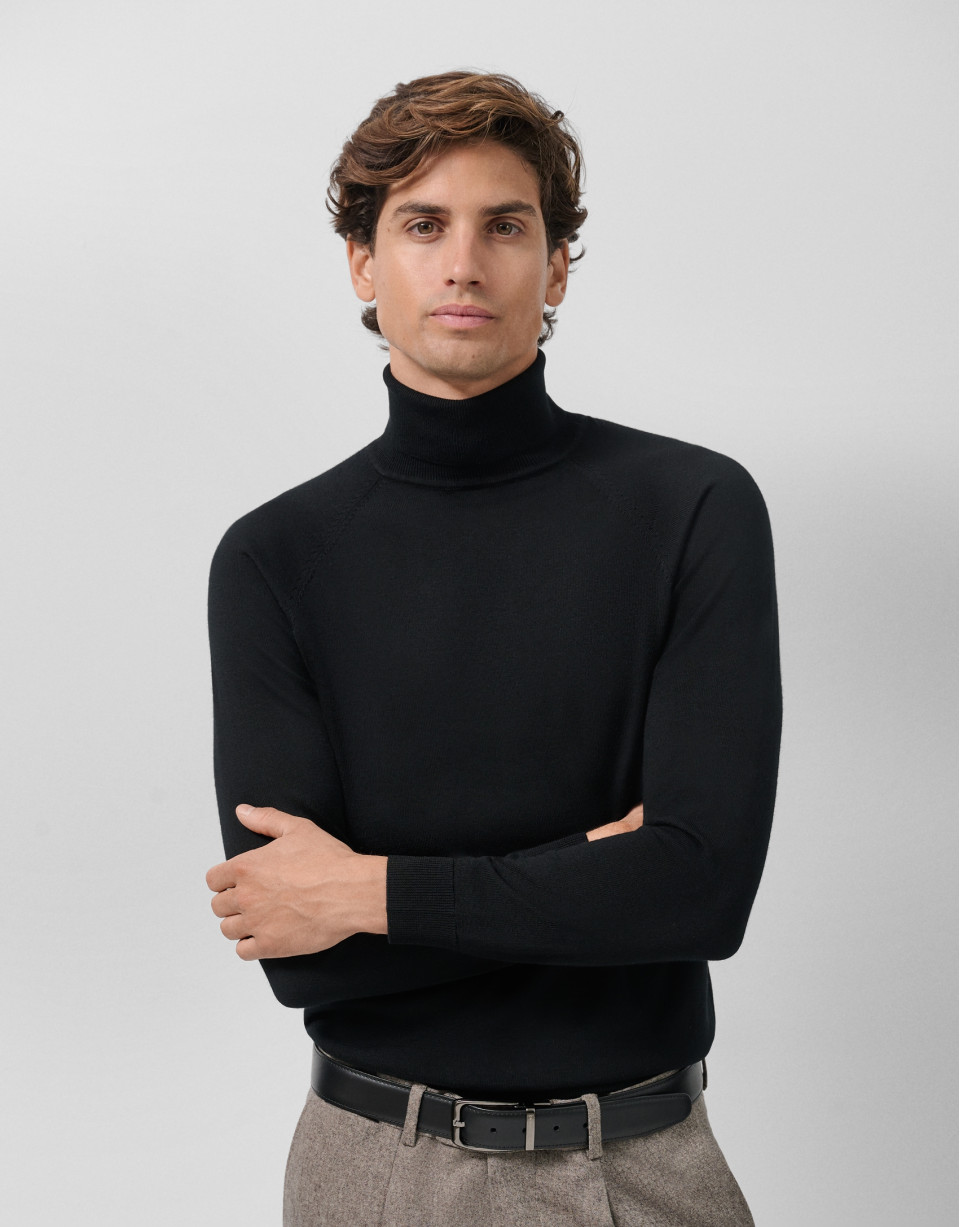 Black wool turtleneck sweater - Man - AW2025 | Roberto Verino
