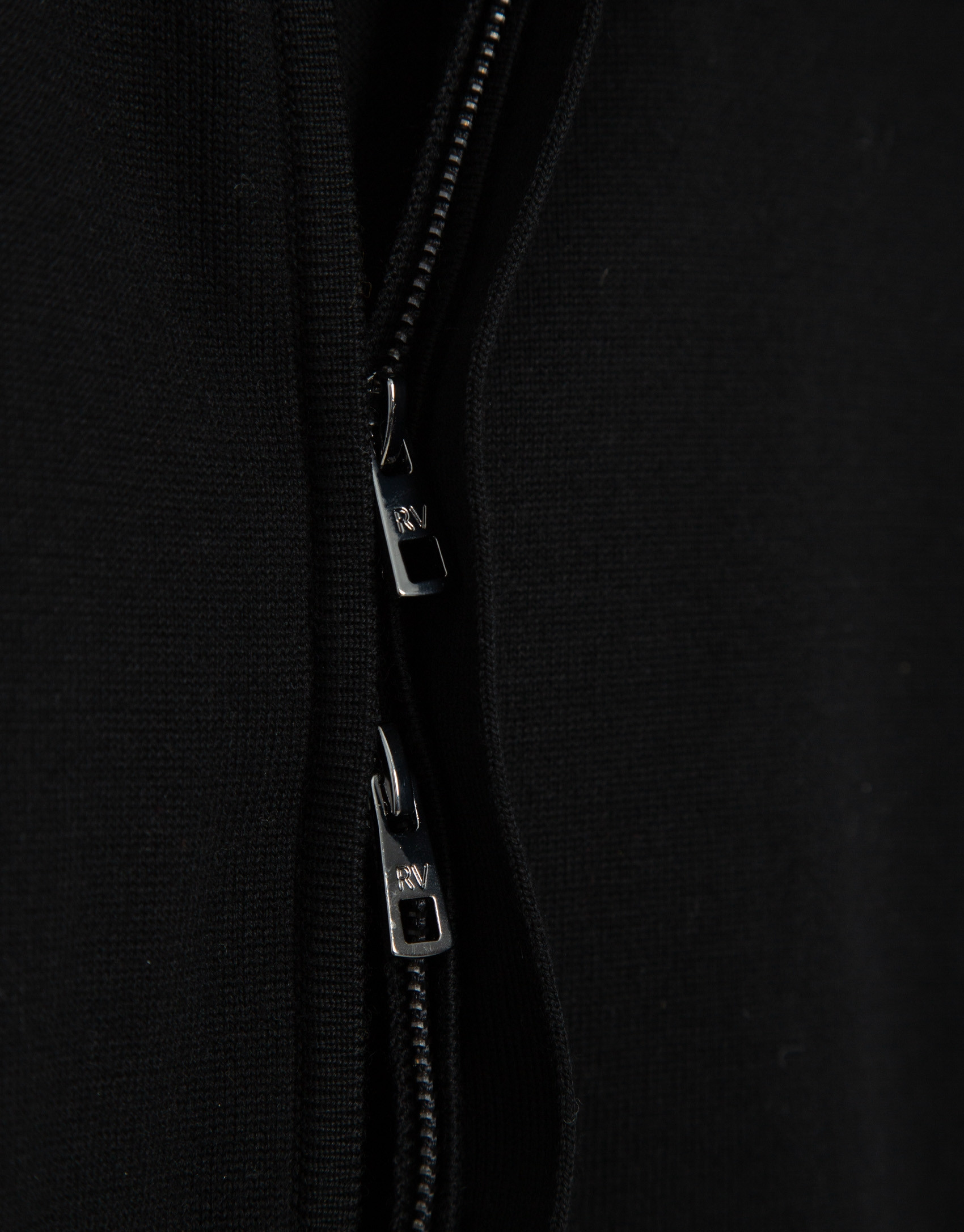 Chaqueta cremallera lisa color negro - Hombre | Roberto Verino