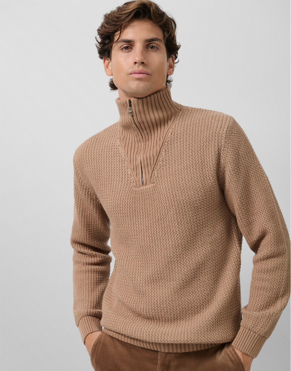 Camel-colored wrap-neck sweater - Man - AW2025 | Roberto Verino