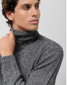 Jersey cuello alto trabajado color gris ... | Roberto Verino