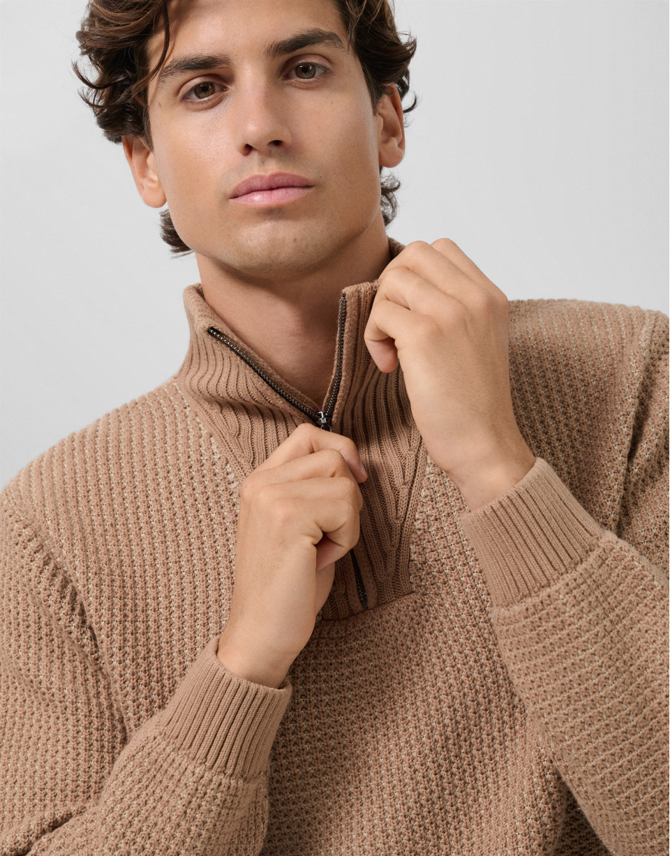 Camel-colored wrap-neck sweater - Man - AW2025 | Roberto Verino