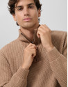 Jersey cuello envolvente color camel - Hombre | Roberto Verino