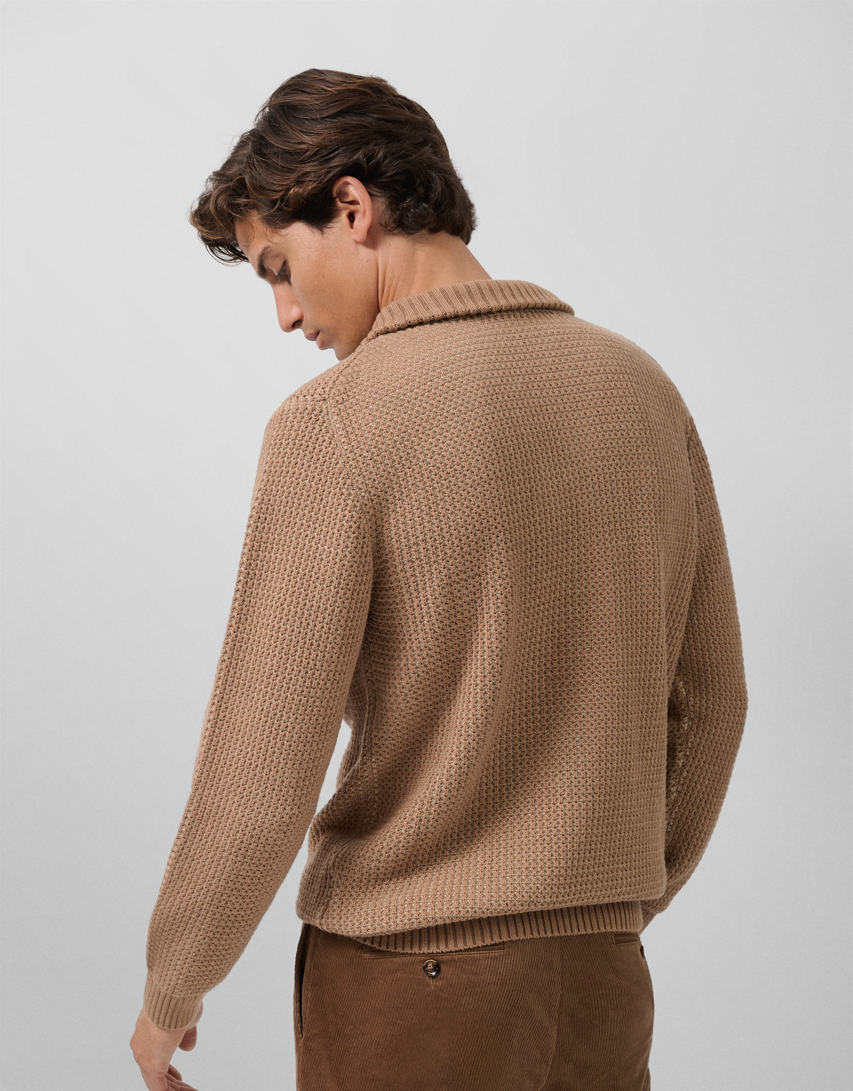 Camel-colored wrap-neck sweater - Man - AW2025 | Roberto Verino