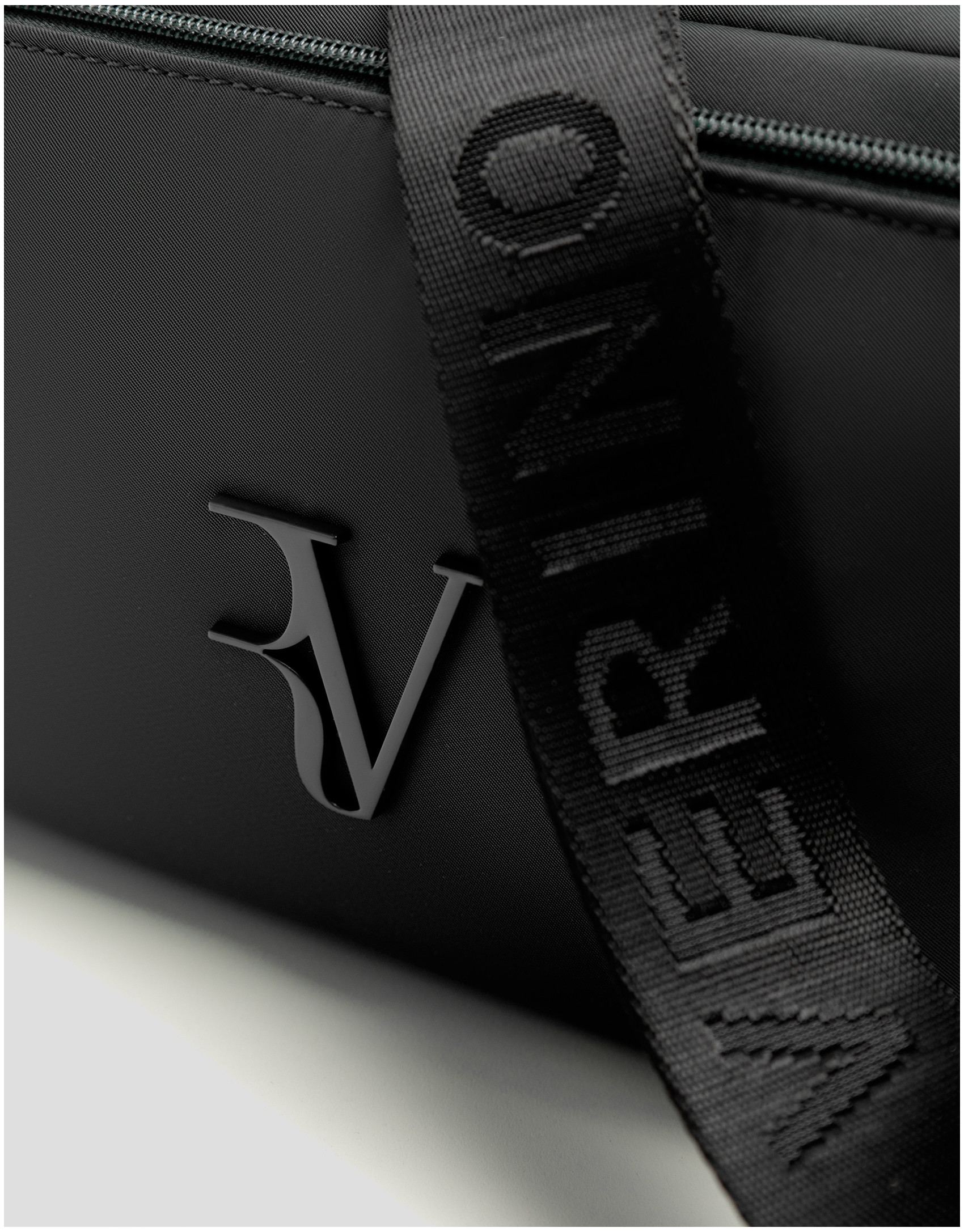 Violeta black nylon shoulder bag - Woman | Roberto Verino