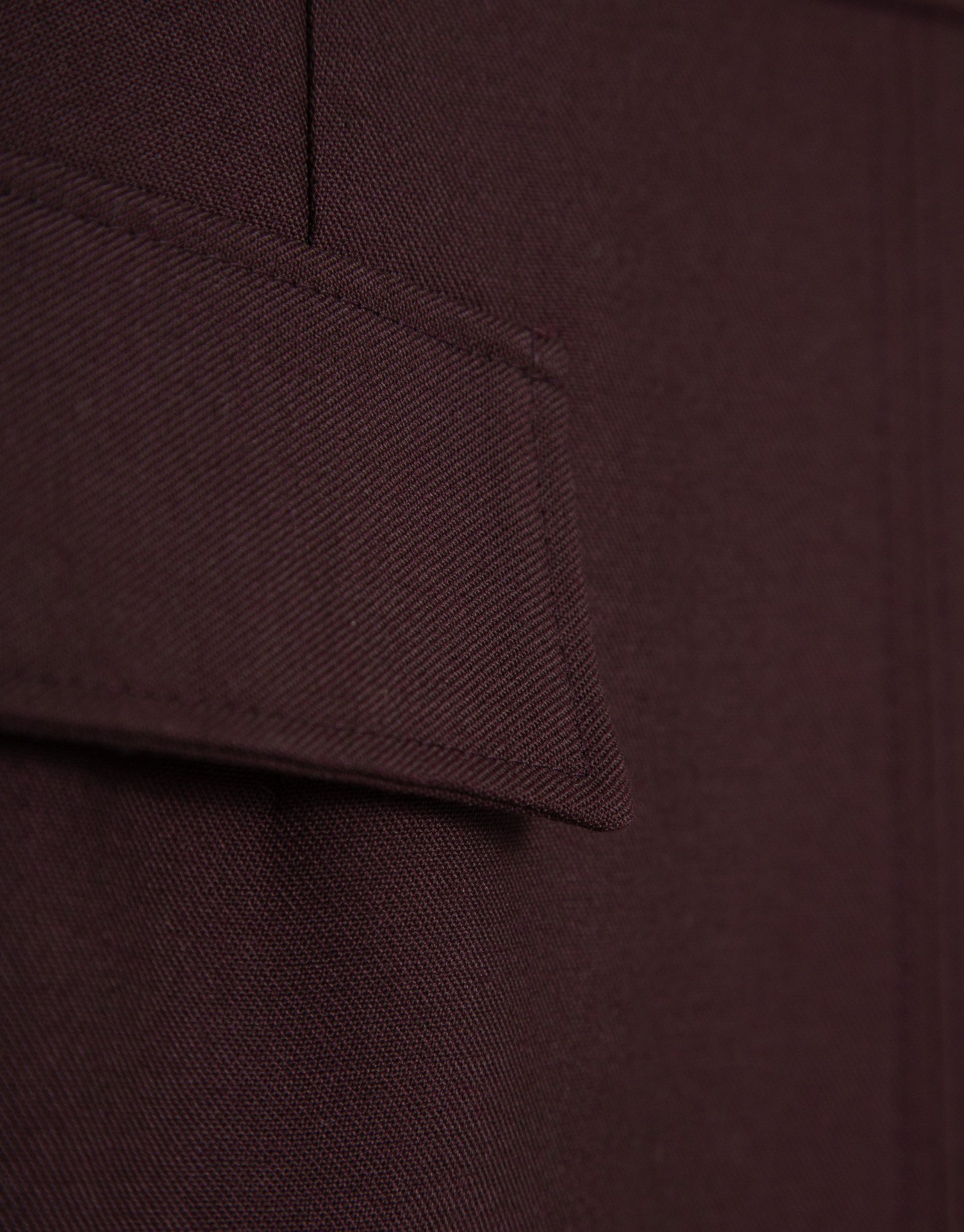 Straight midi skirt with front slit in aubergine | Roberto Verino