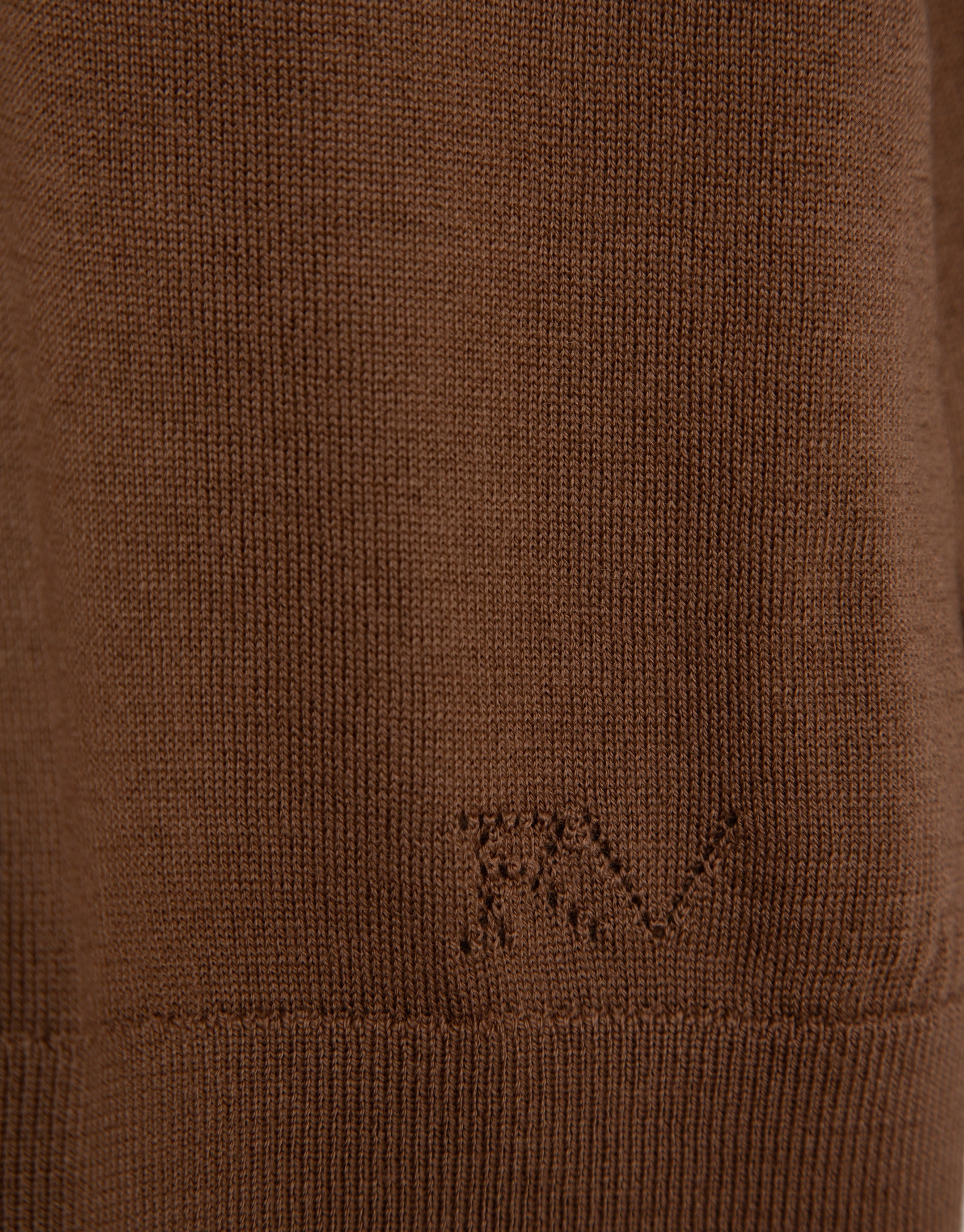 Camel wool turtleneck sweater in fine knit | Roberto Verino