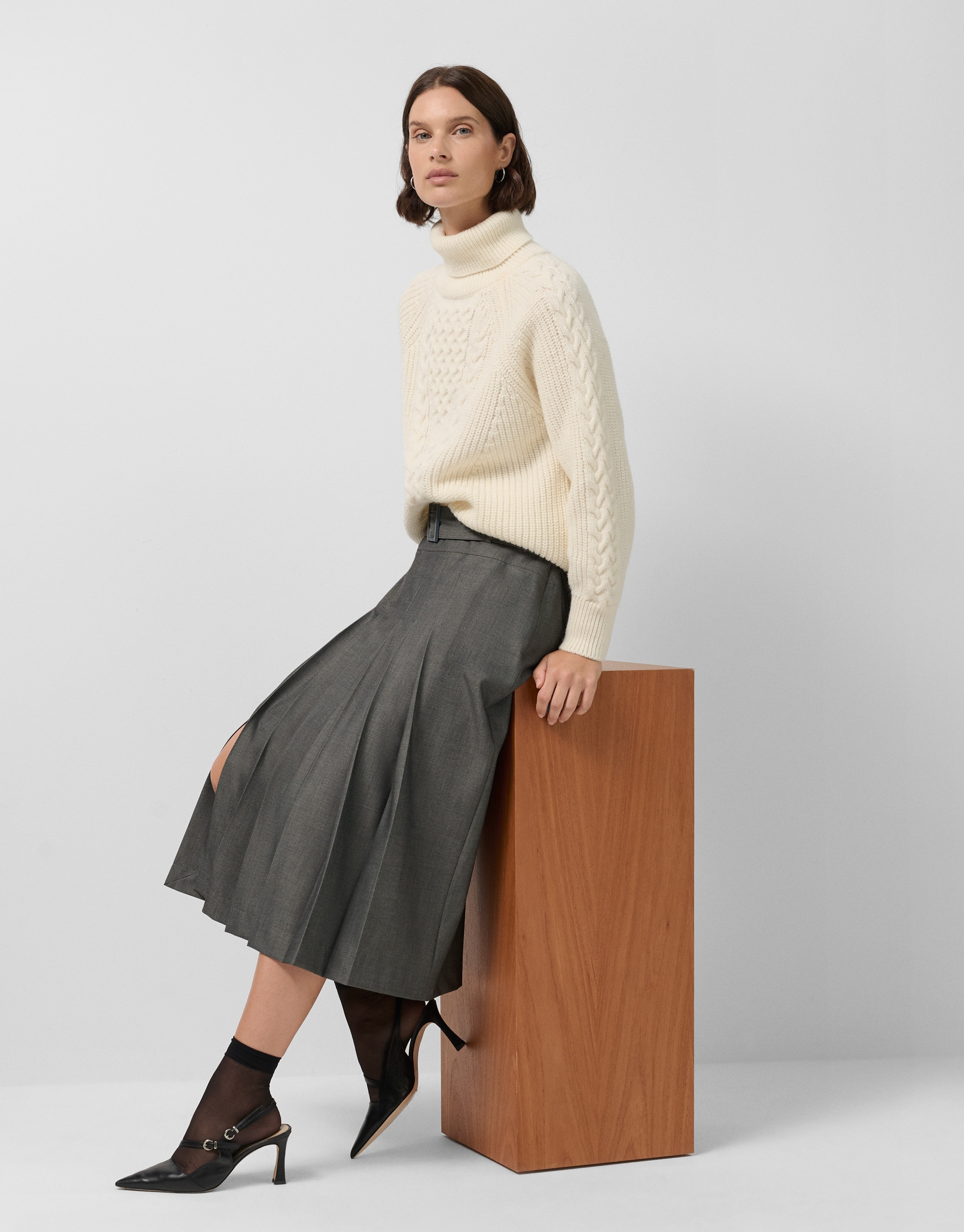 Falda midi recta con tablas delanteras gris | Roberto Verino