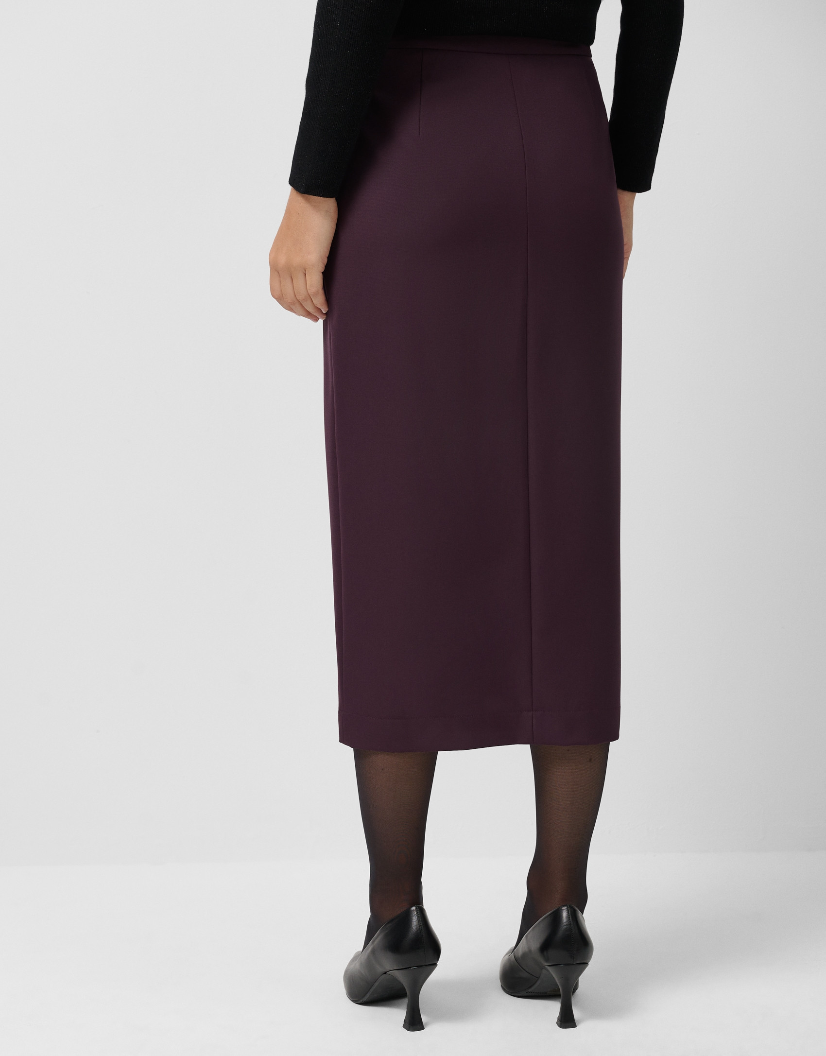 Straight midi skirt with front slit in aubergine | Roberto Verino