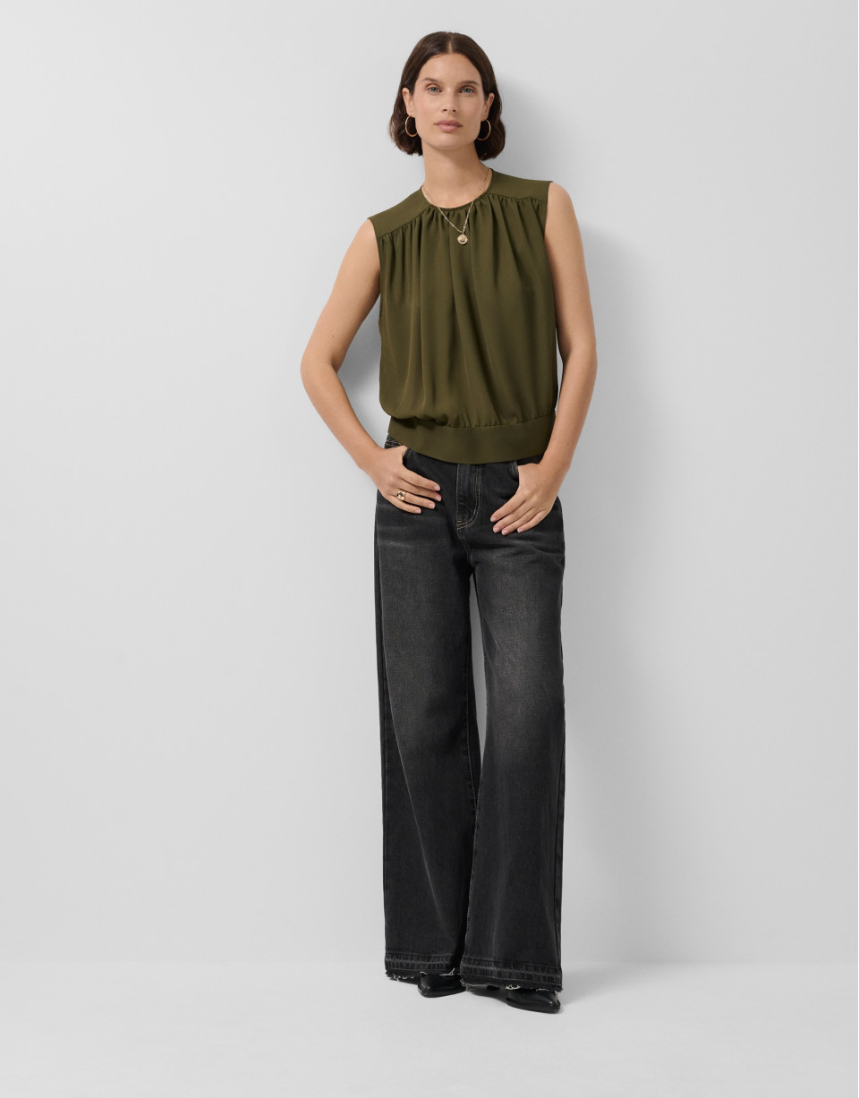 Sleeveless puffed blouse in green crepe - Woman | Roberto Verino