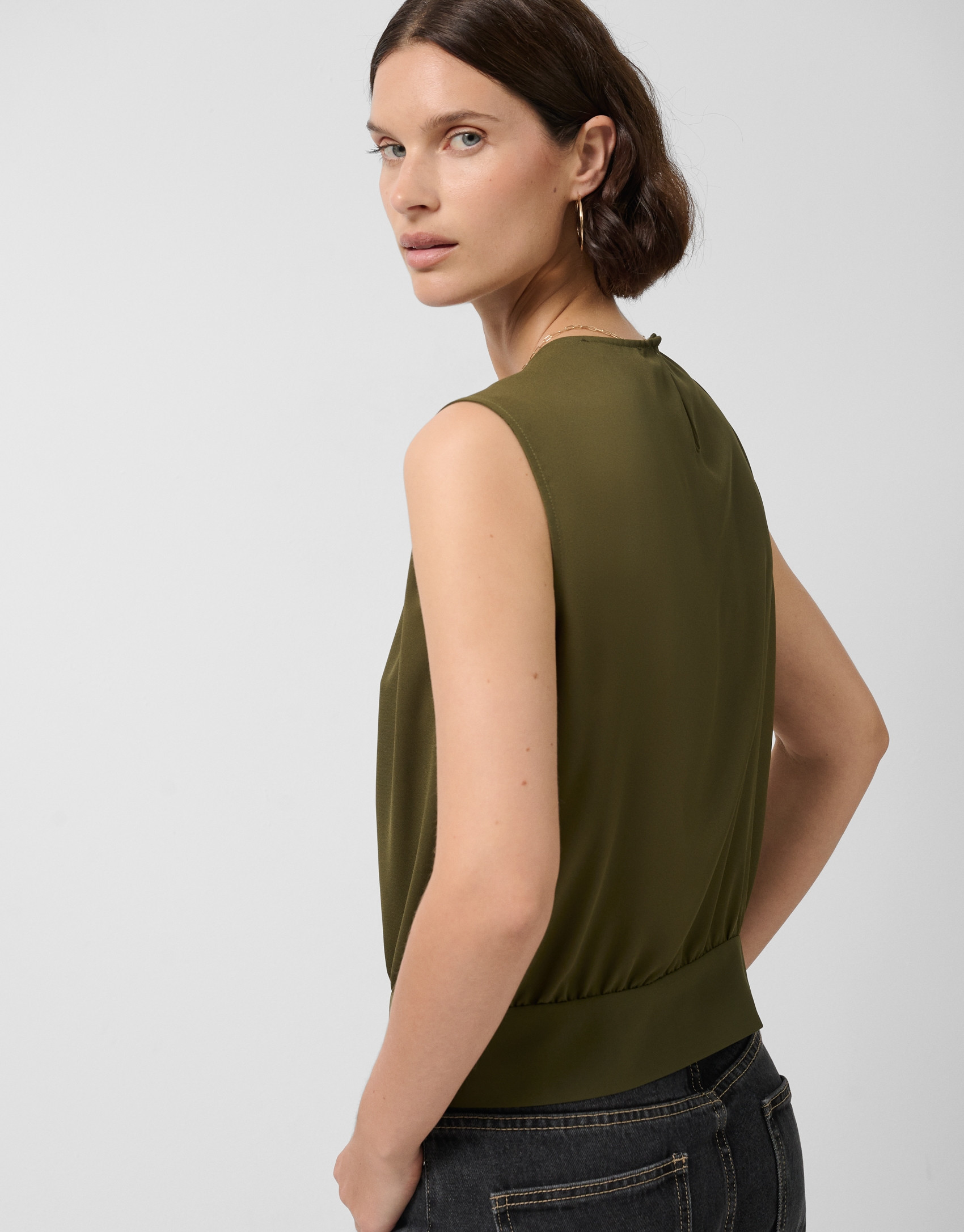 Sleeveless puffed blouse in green crepe - Woman | Roberto Verino