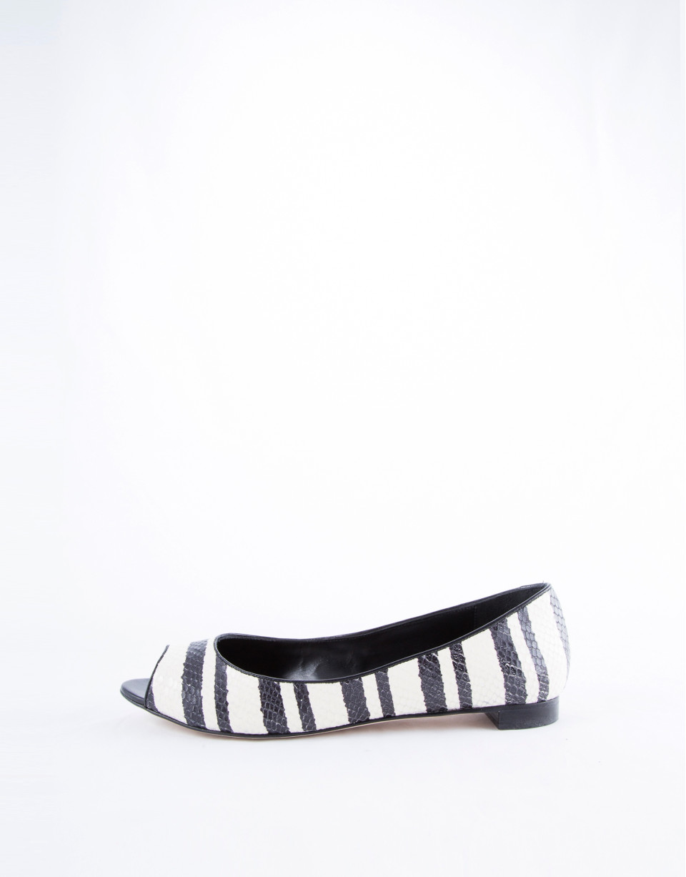 Black and white striped Paris Bahía ballerinas 