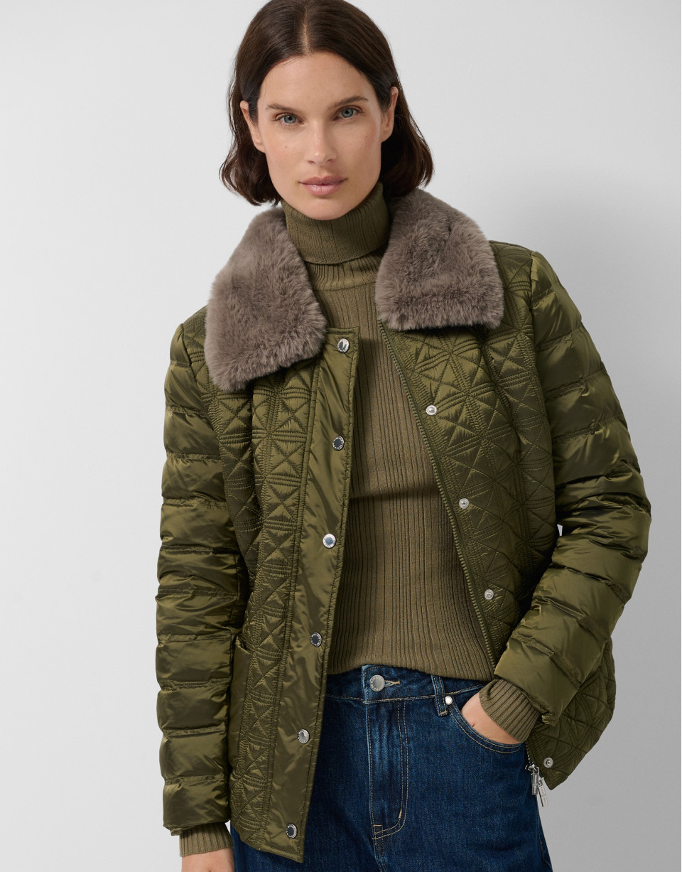 Short green quilted down jacket with fur collar | Roberto Verino