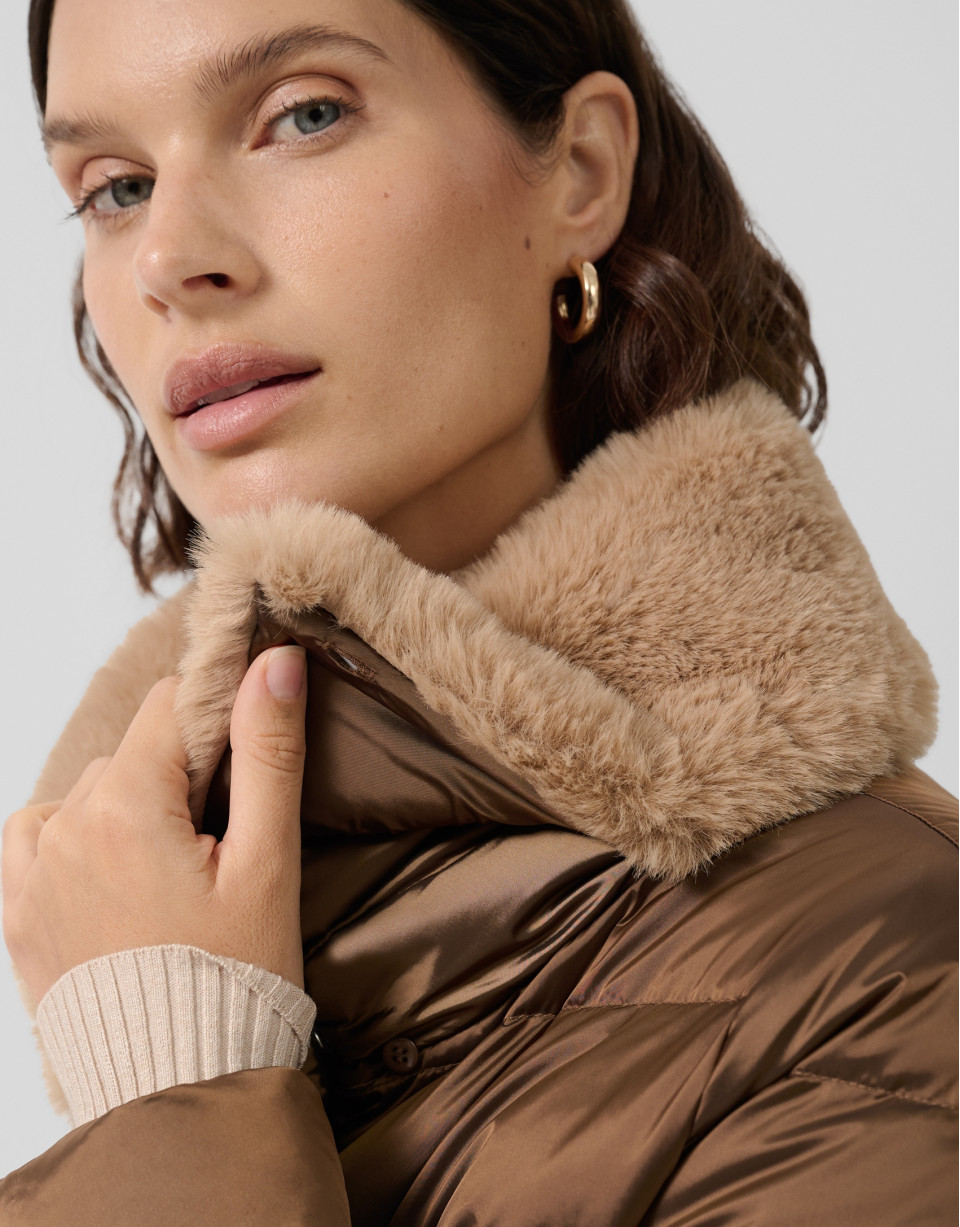 Short quilted down jacket with taupe fur collar | Roberto Verino