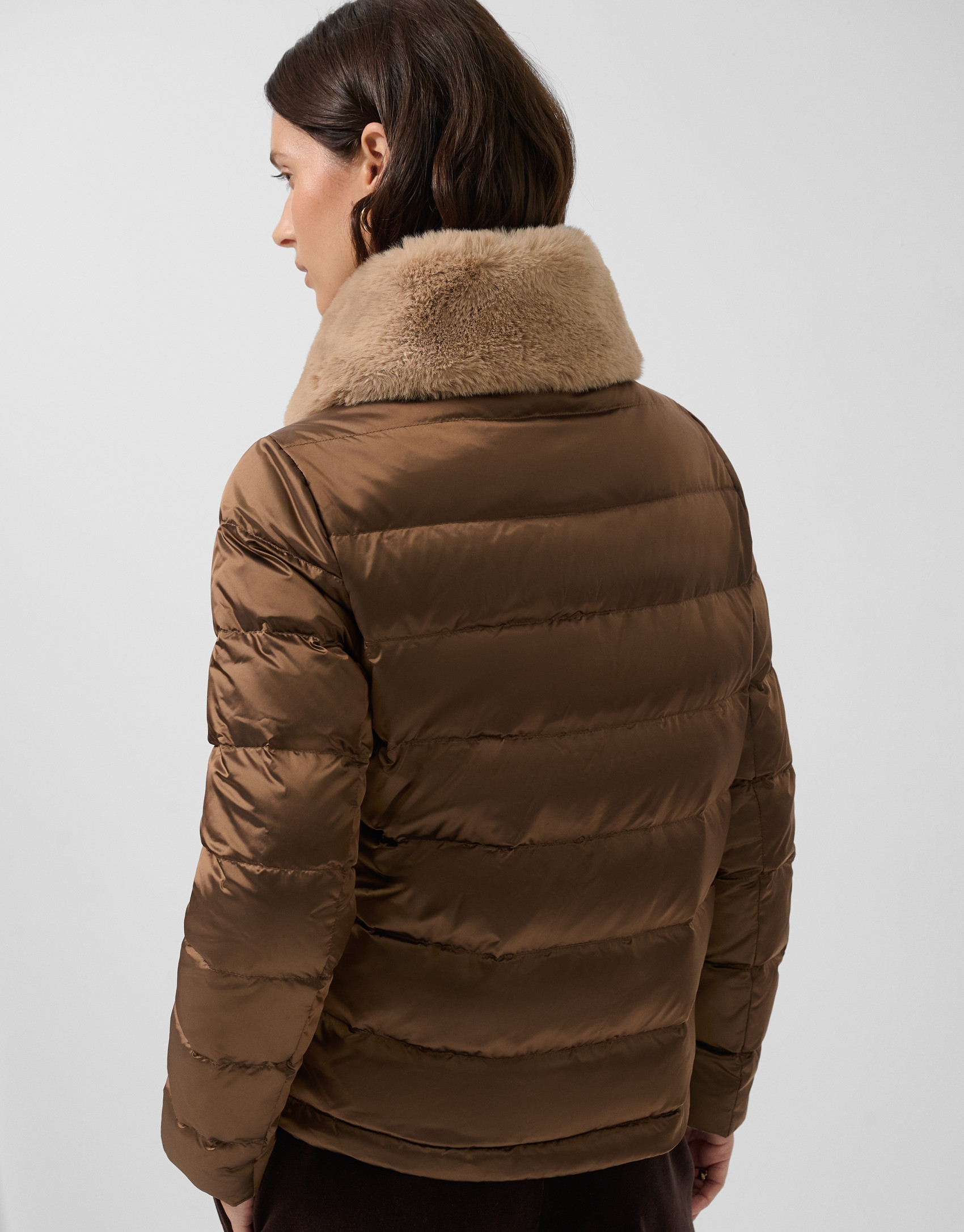 Short quilted down jacket with taupe fur collar | Roberto Verino