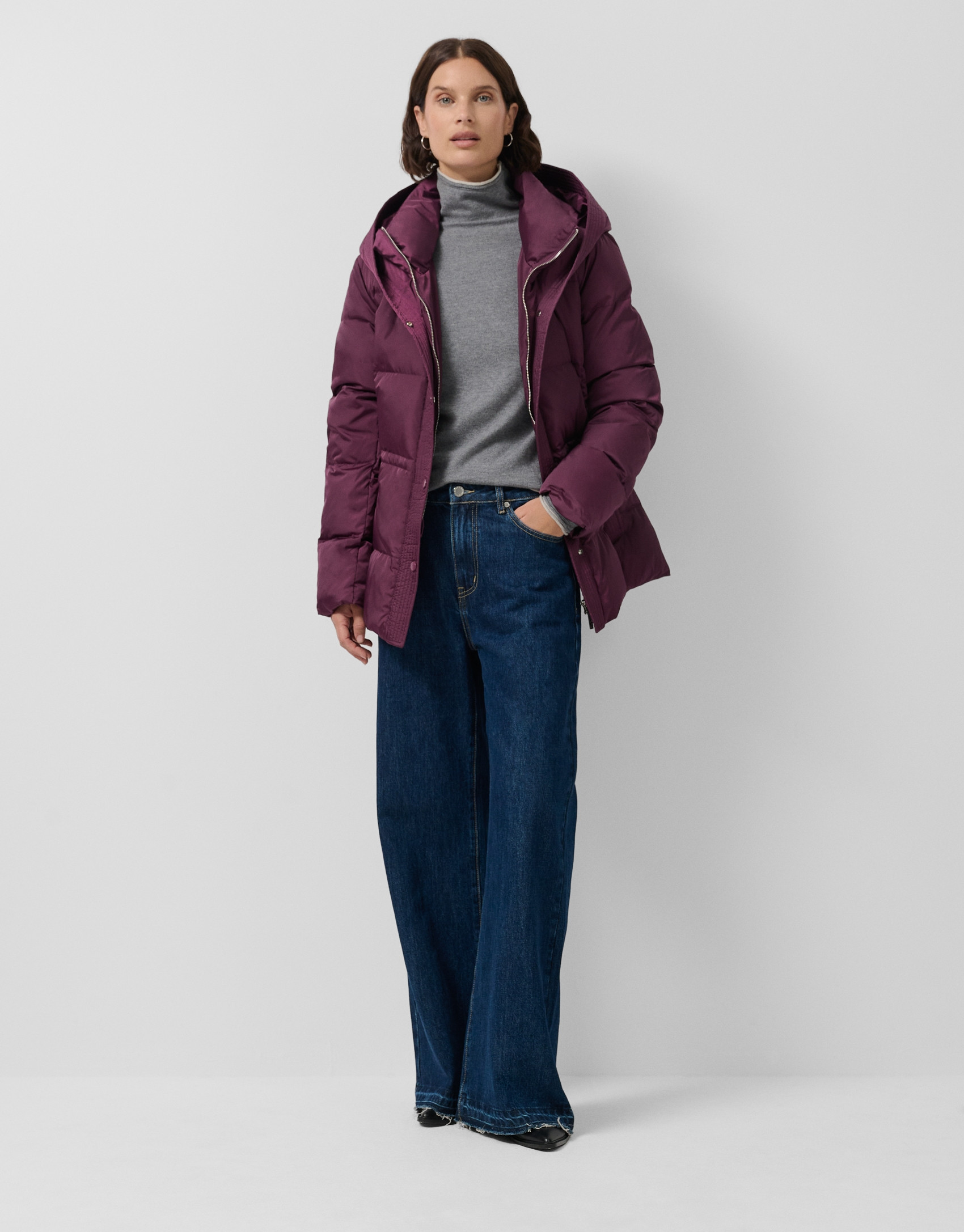 Aubergine short down jacket with hood - Woman | Roberto Verino