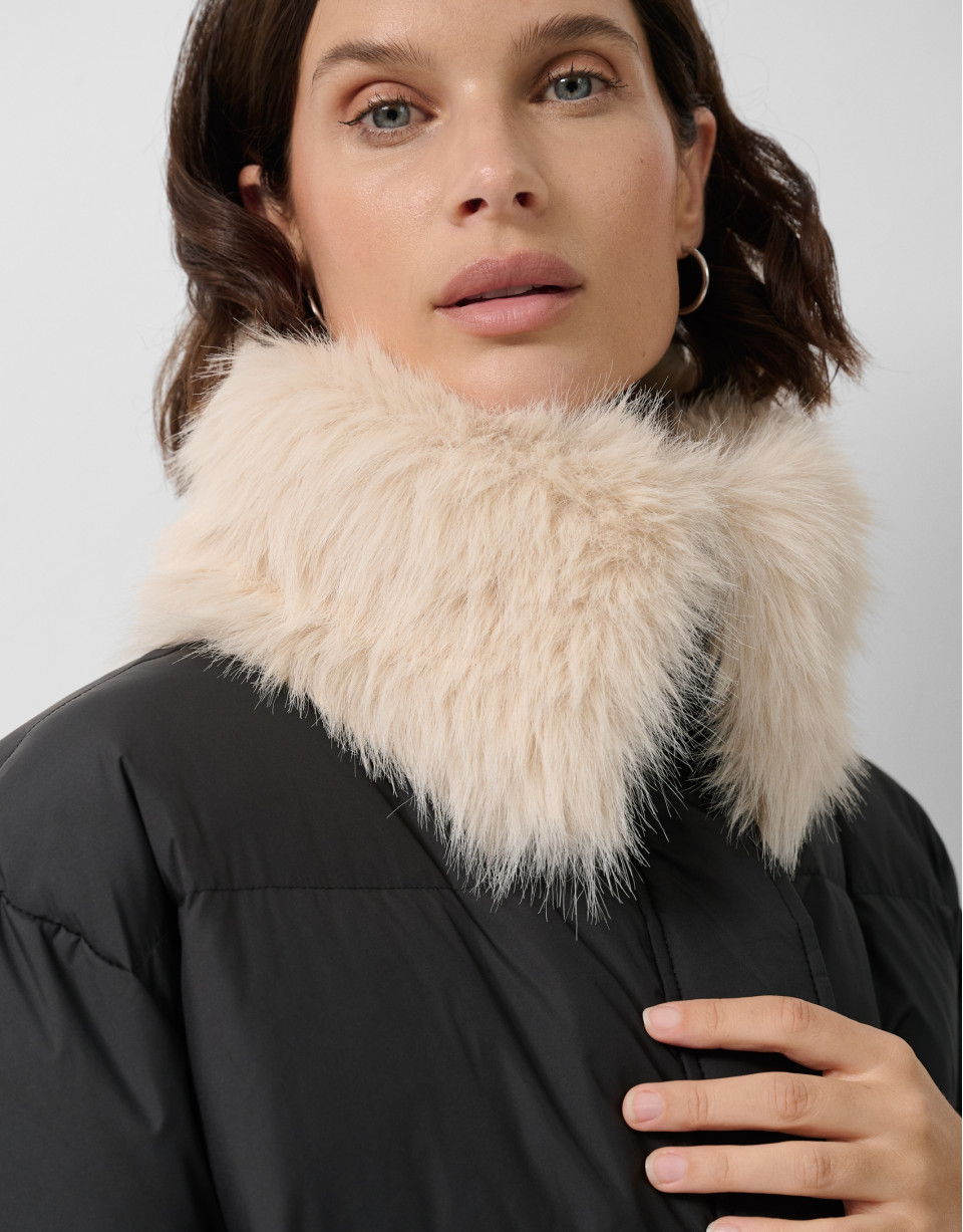 Chaquetón de plumas negro con cuello efecto pelo | Roberto Verino