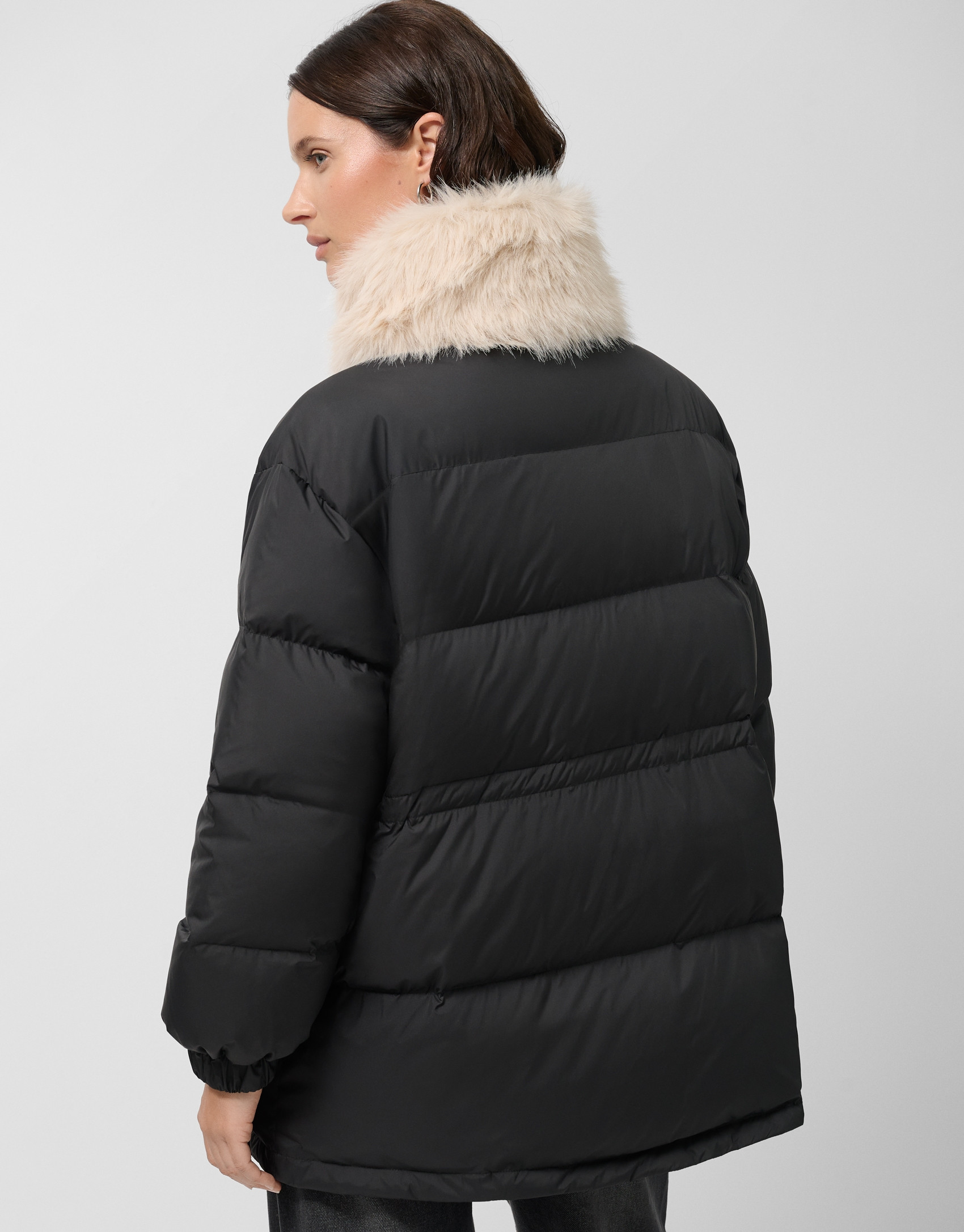 Chaquetón de plumas negro con cuello efecto pelo | Roberto Verino