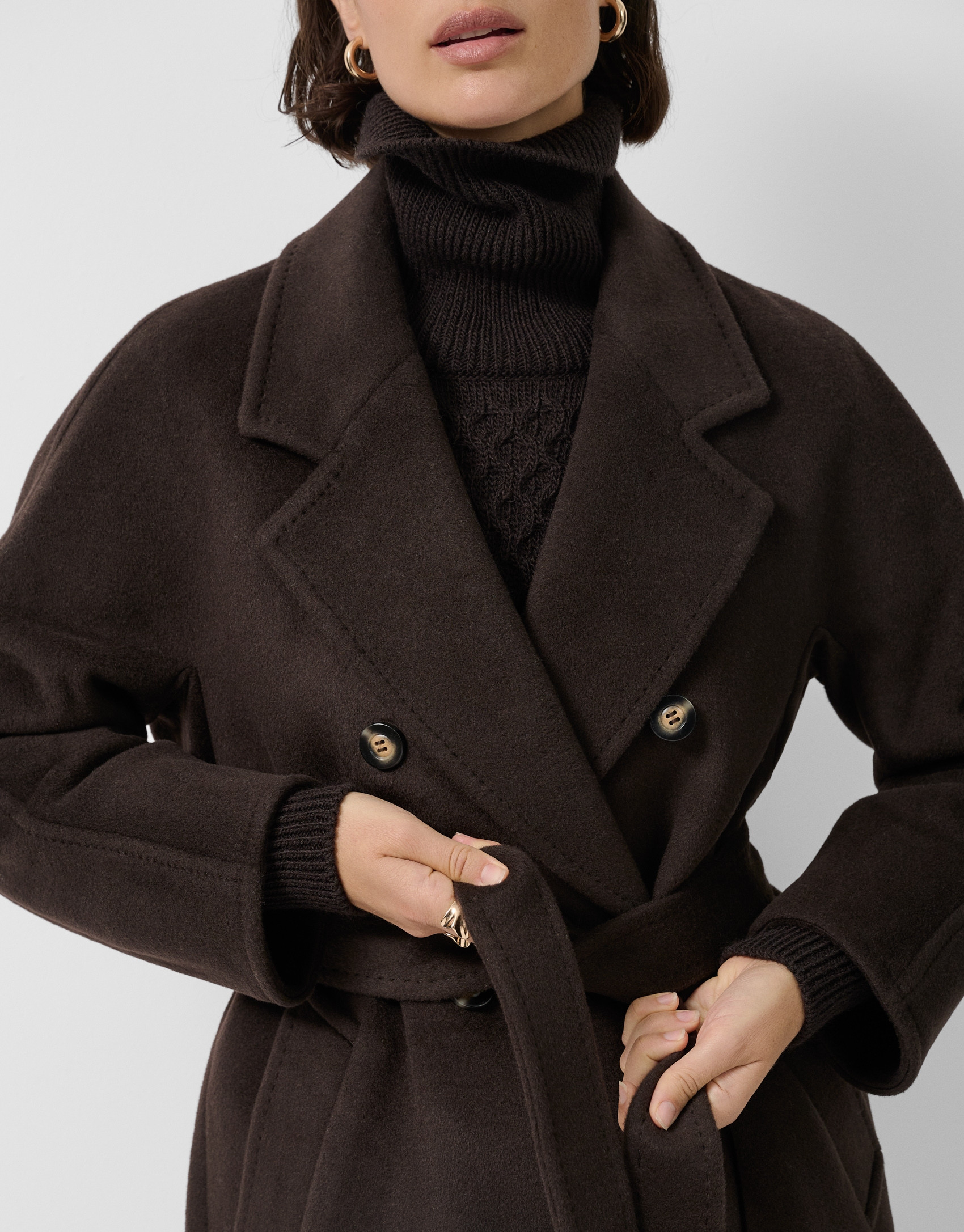 Long  light brown double-breasted coat - Woman | Roberto Verino