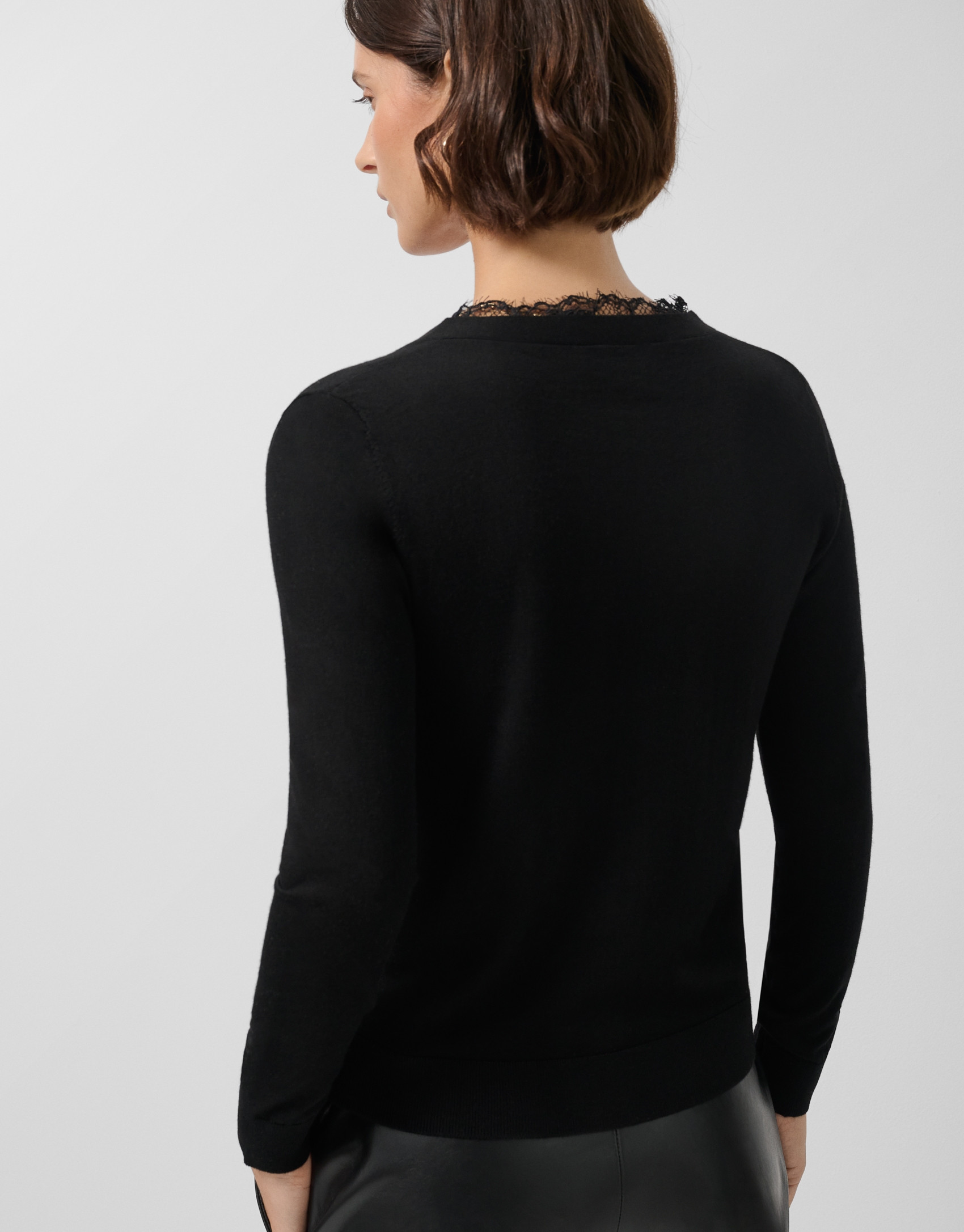 Chaqueta punto fino escote pico y encaje | Roberto Verino