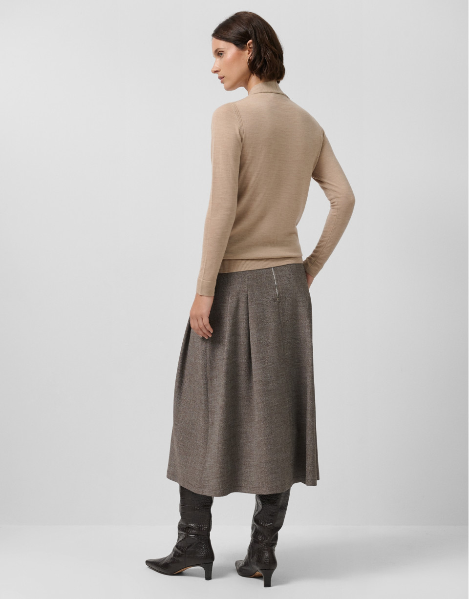 Jersey escote pico lana galga fina beige | Roberto Verino