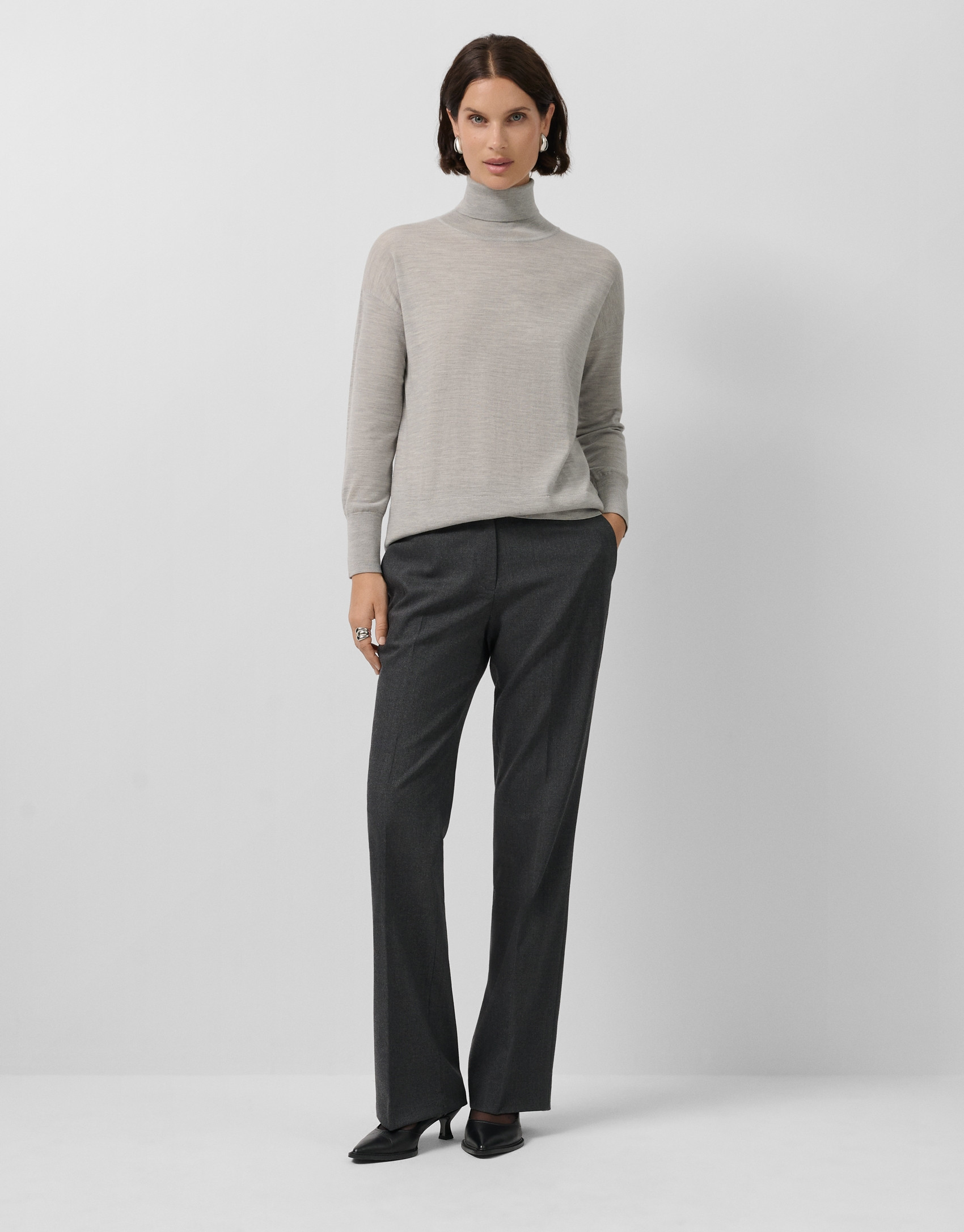 Jersey cuello cisne en punto fino de lana gris | Roberto Verino