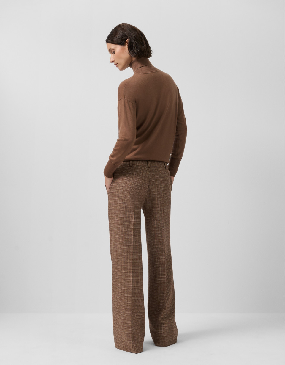 Camel wool turtleneck sweater in fine knit | Roberto Verino