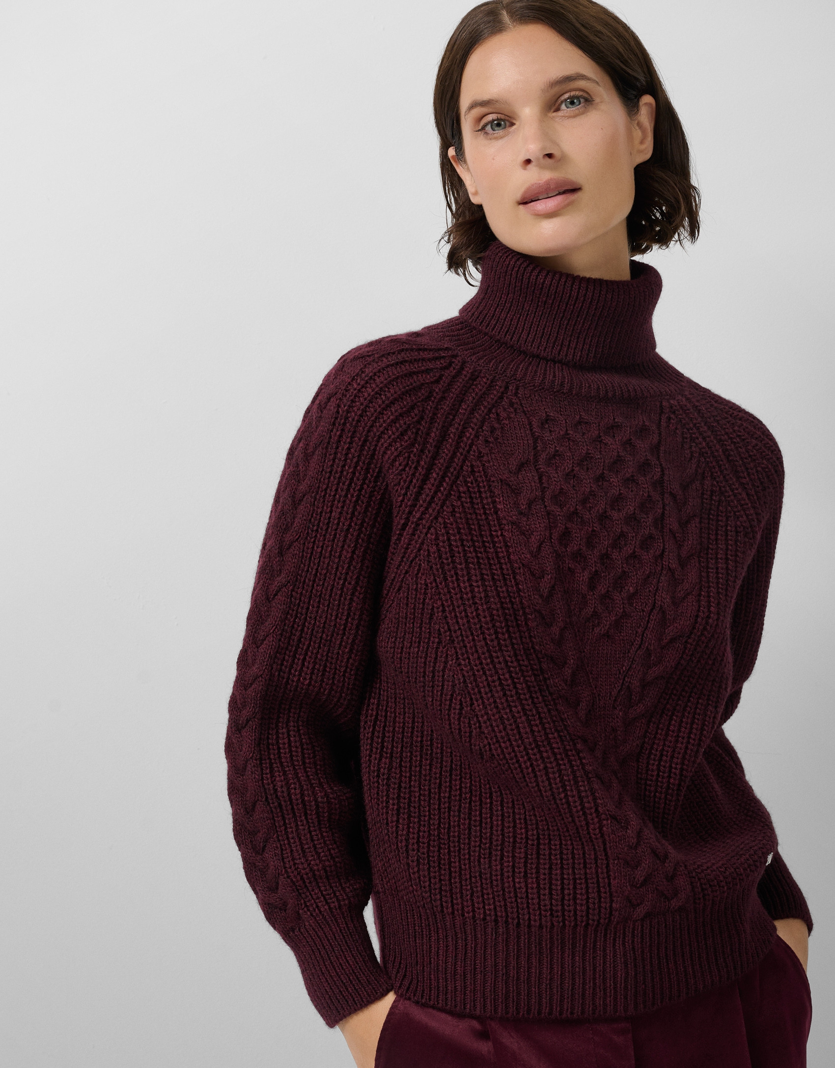 Burgundy thick knitted sweater - Woman - AW2025 | Roberto Verino