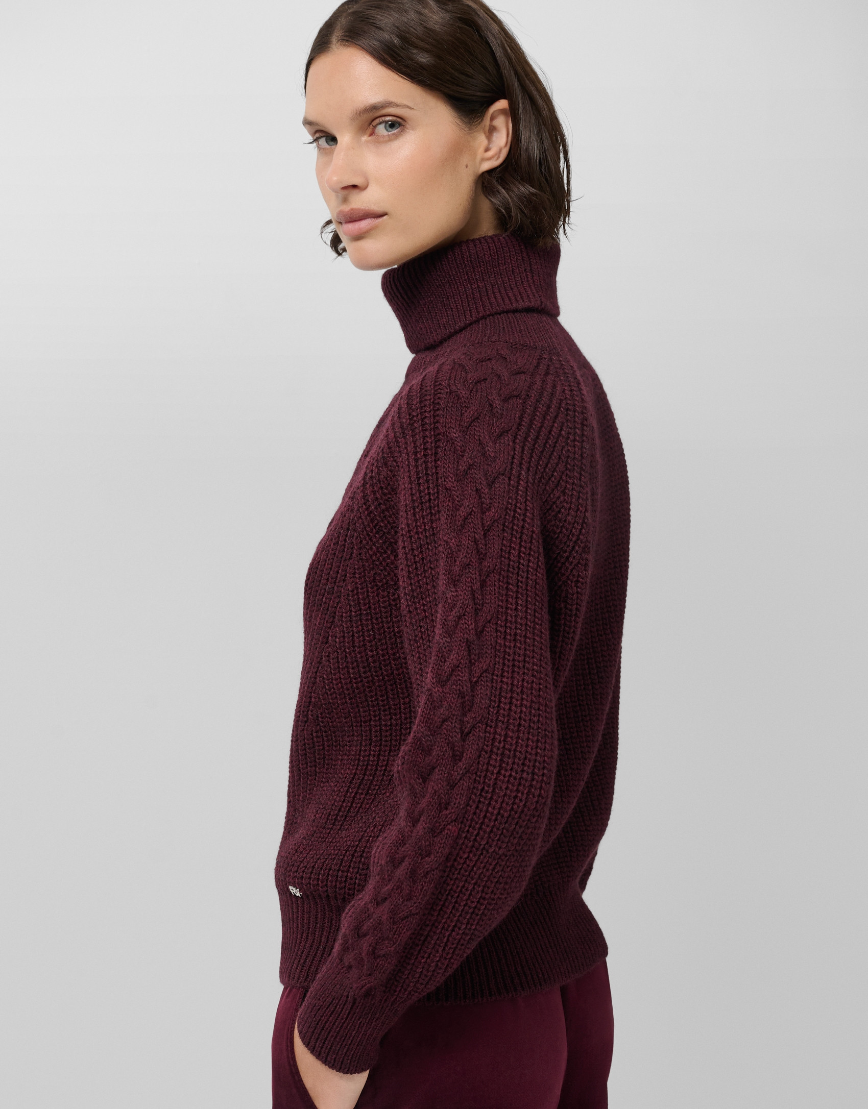 Burgundy thick knitted sweater - Woman - AW2025 | Roberto Verino