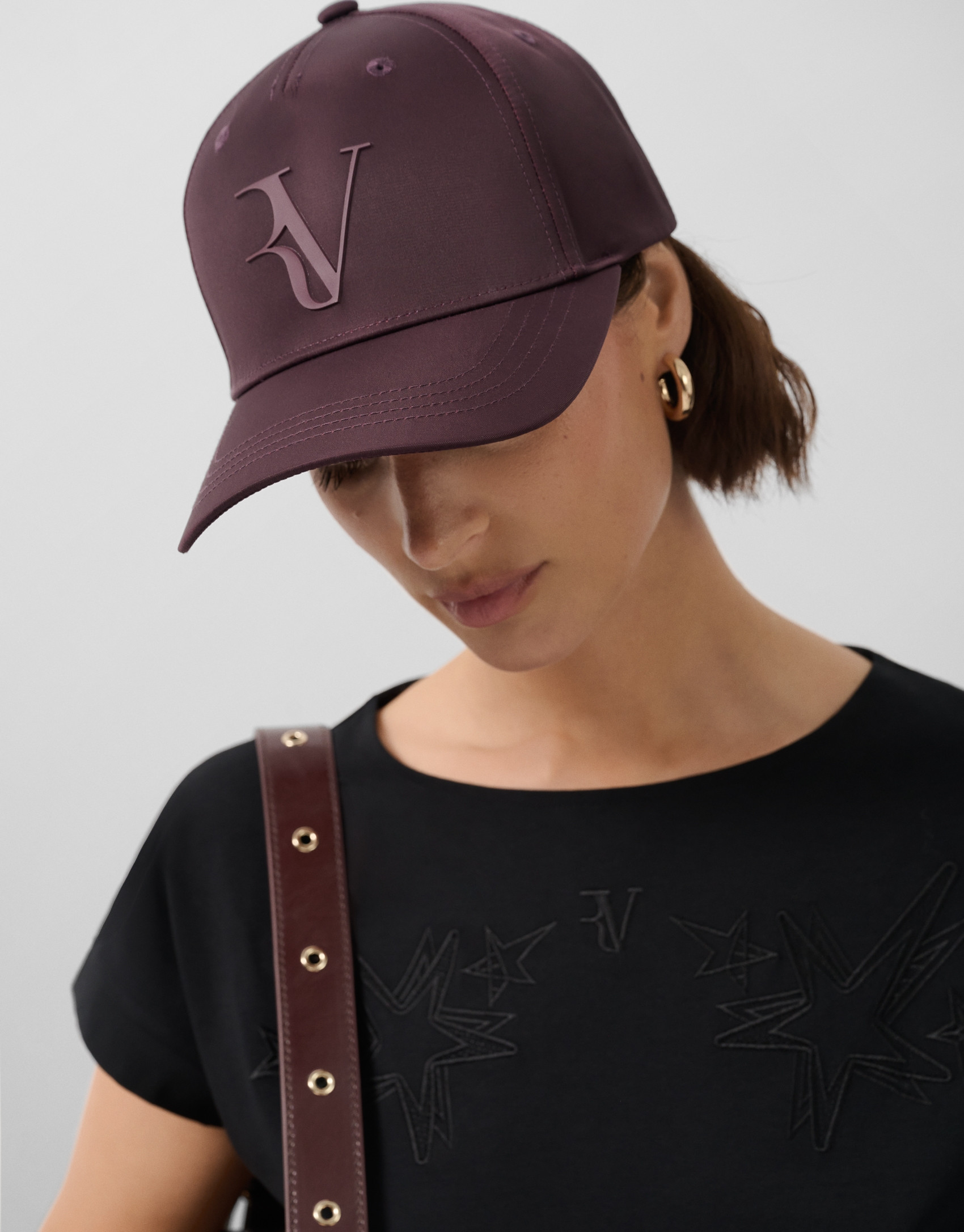 Visera nailon burdeos con logo en relieve | Roberto Verino
