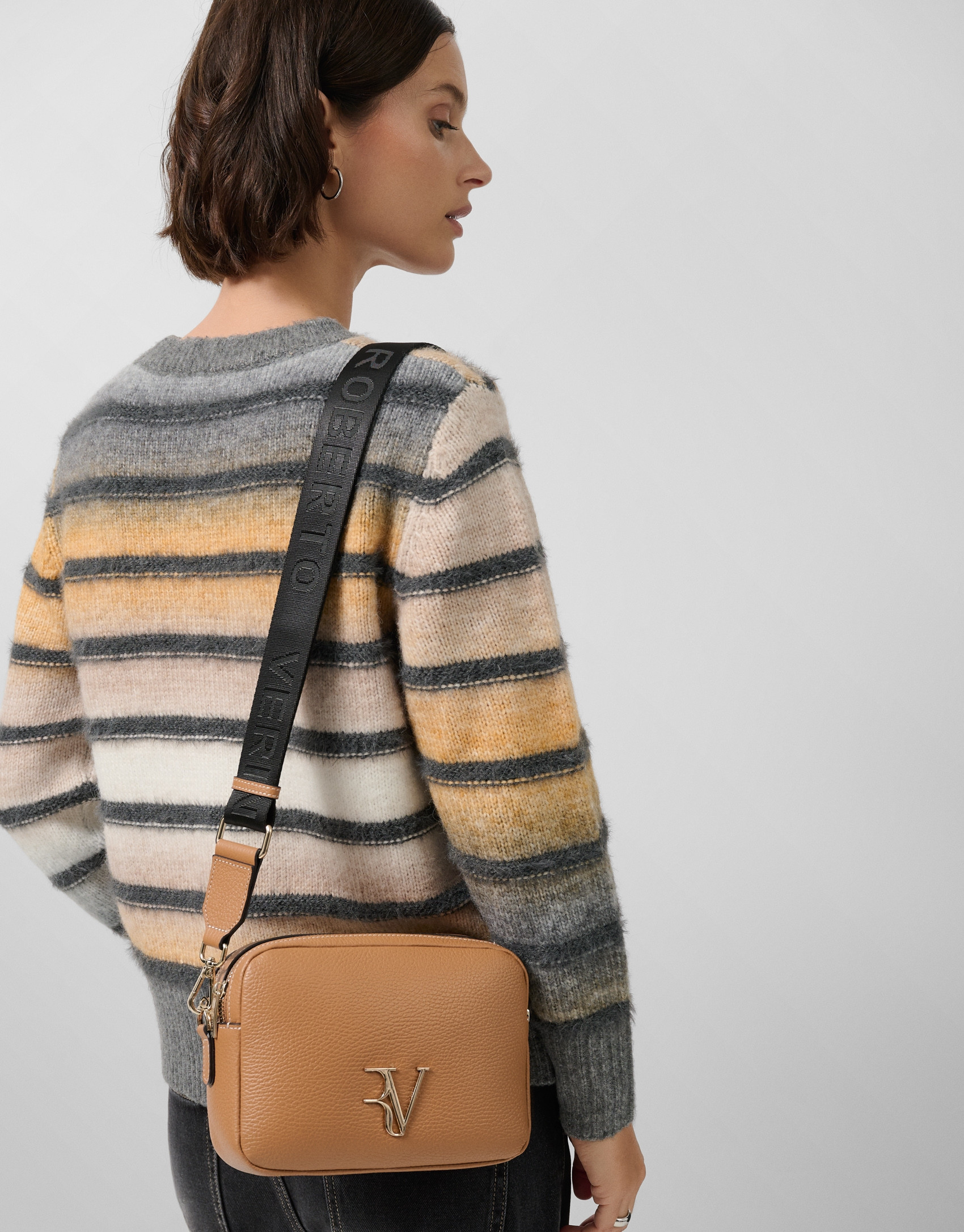 Thais camel leather shoulder bag - Gifts | Roberto Verino