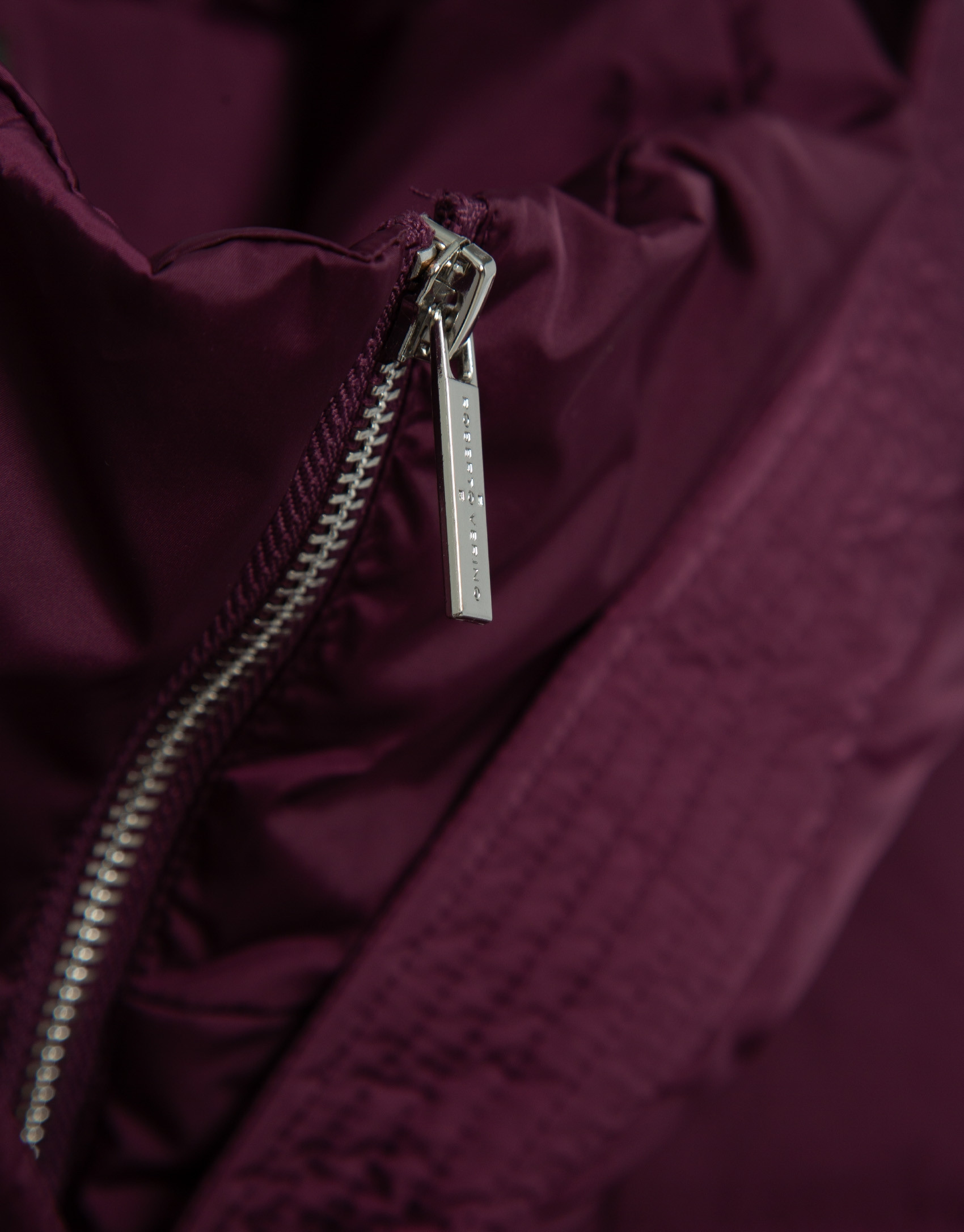 Aubergine short down jacket with hood - Woman | Roberto Verino