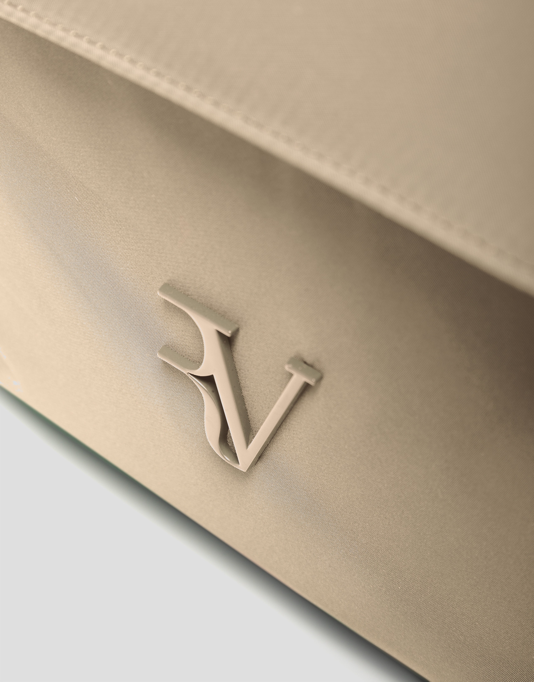 Mochila Violeta nailon beige - Regalos - OI2025 | Roberto Verino