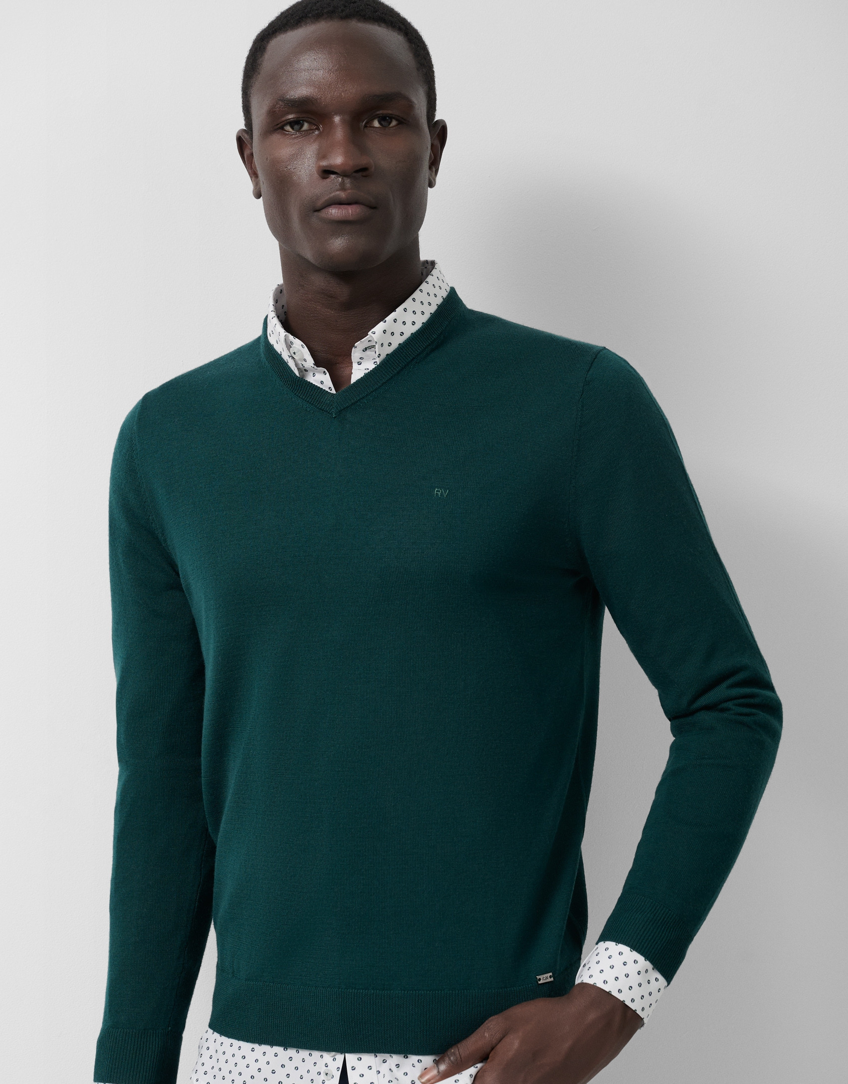 Jersey cuello pico color verde oscuro - Hombre | Roberto Verino